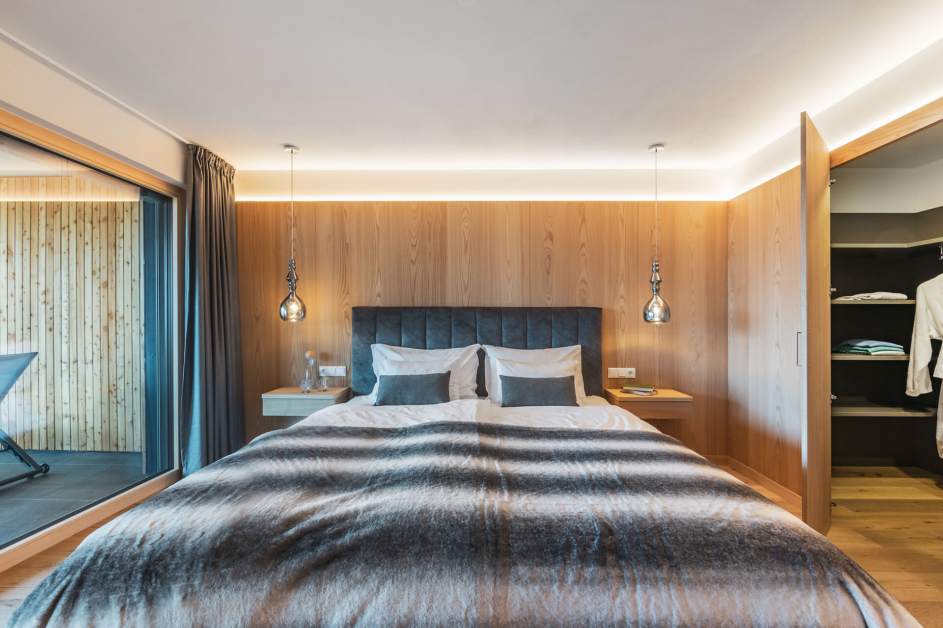 Bed room