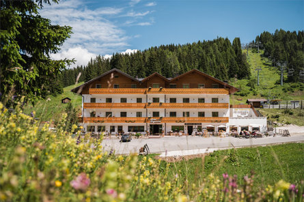 Dolomites Mountain Hotel Laguscei Corvara 1 suedtirol.info