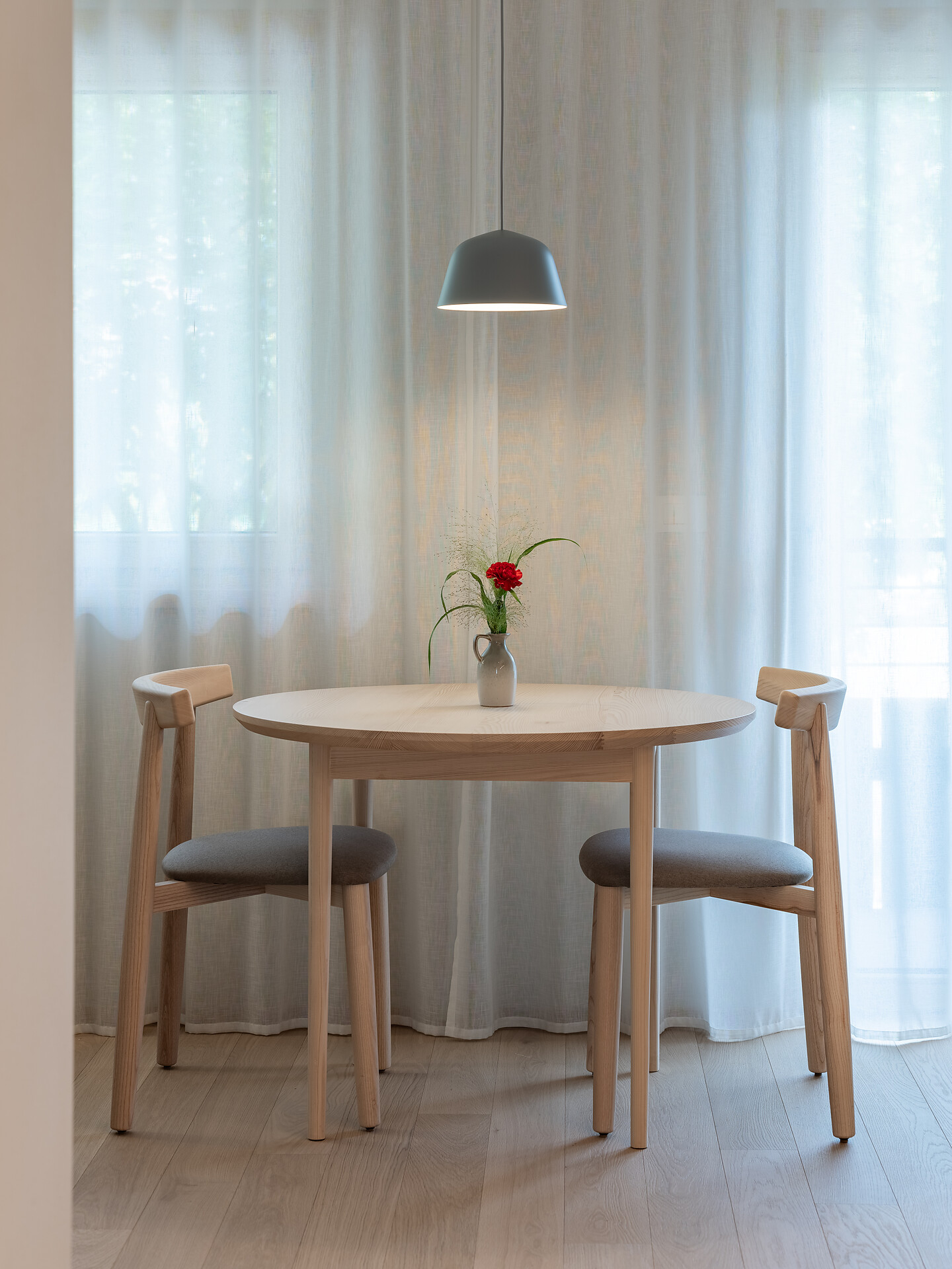 Dianthus Apartment
