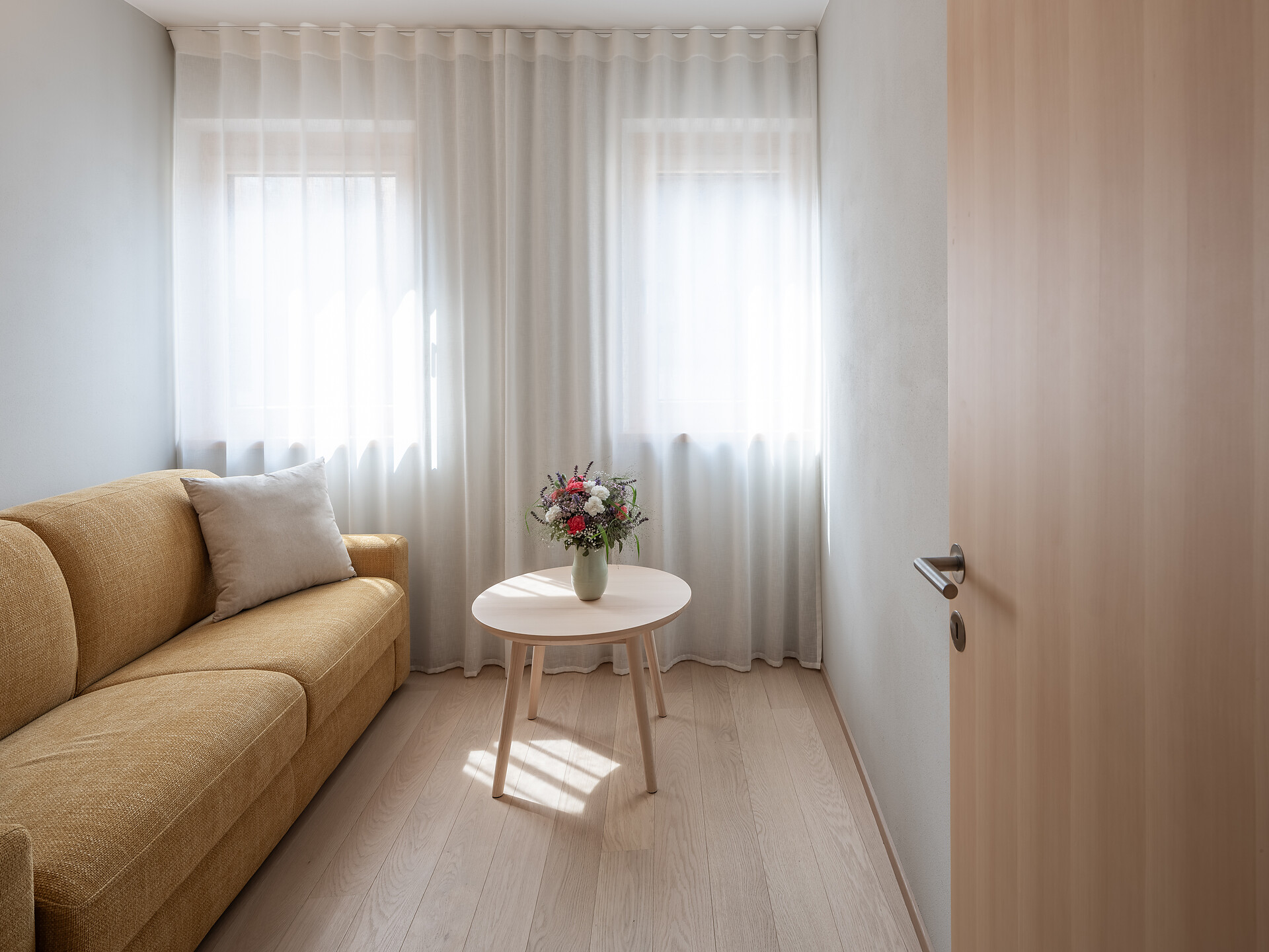 Dianthus Apartment