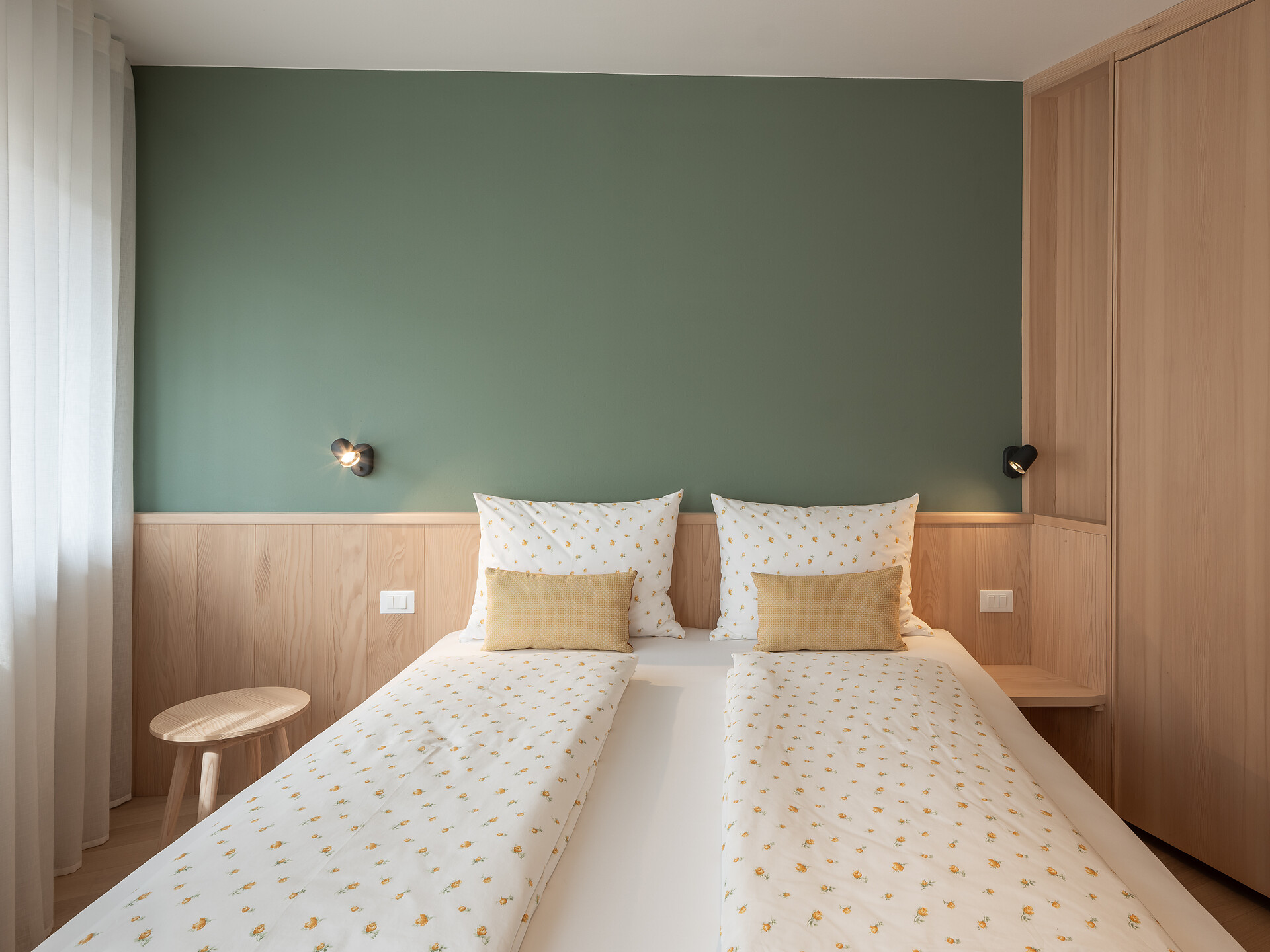 Dianthus Apartment
