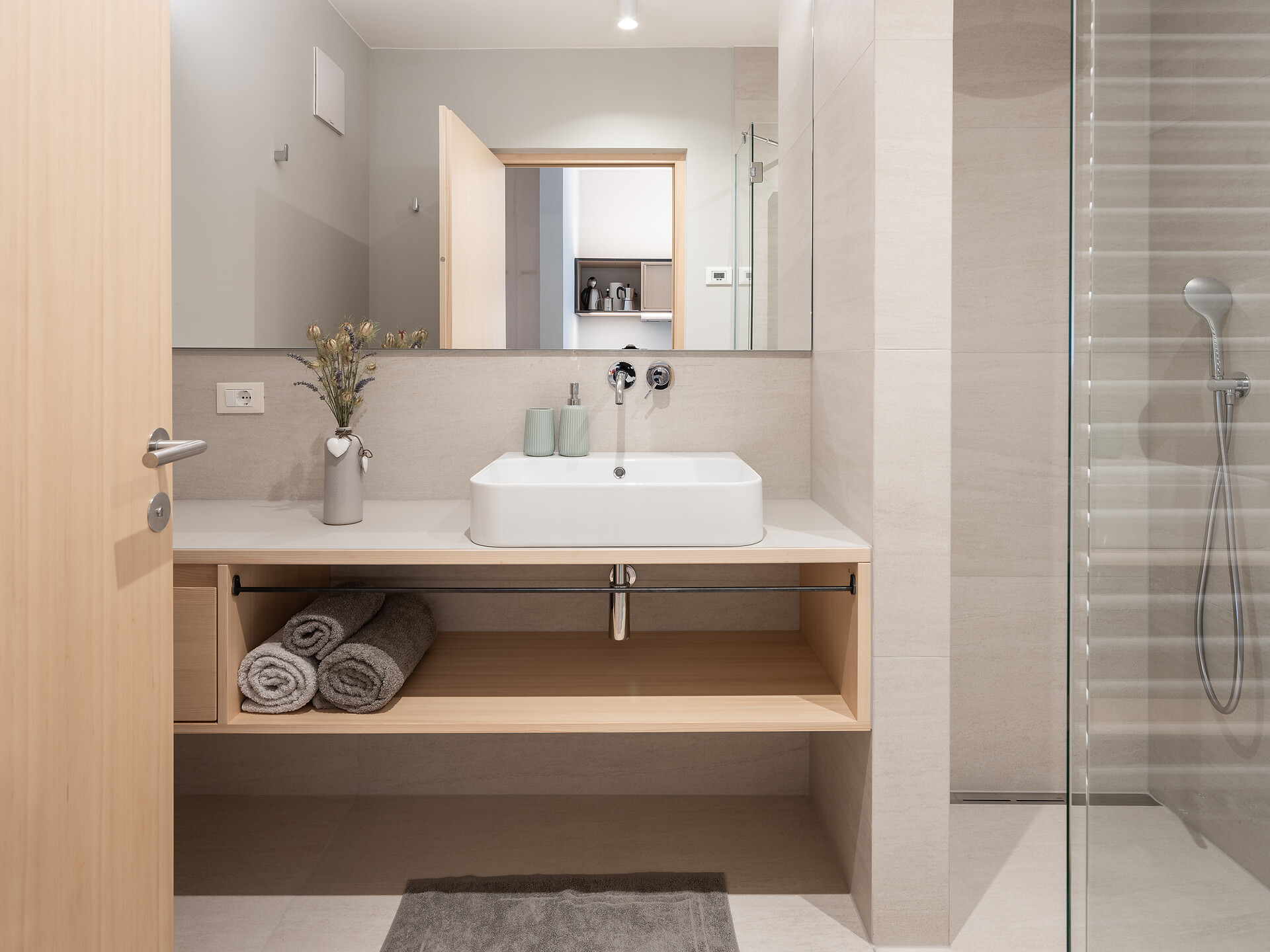 Dianthus Apartment