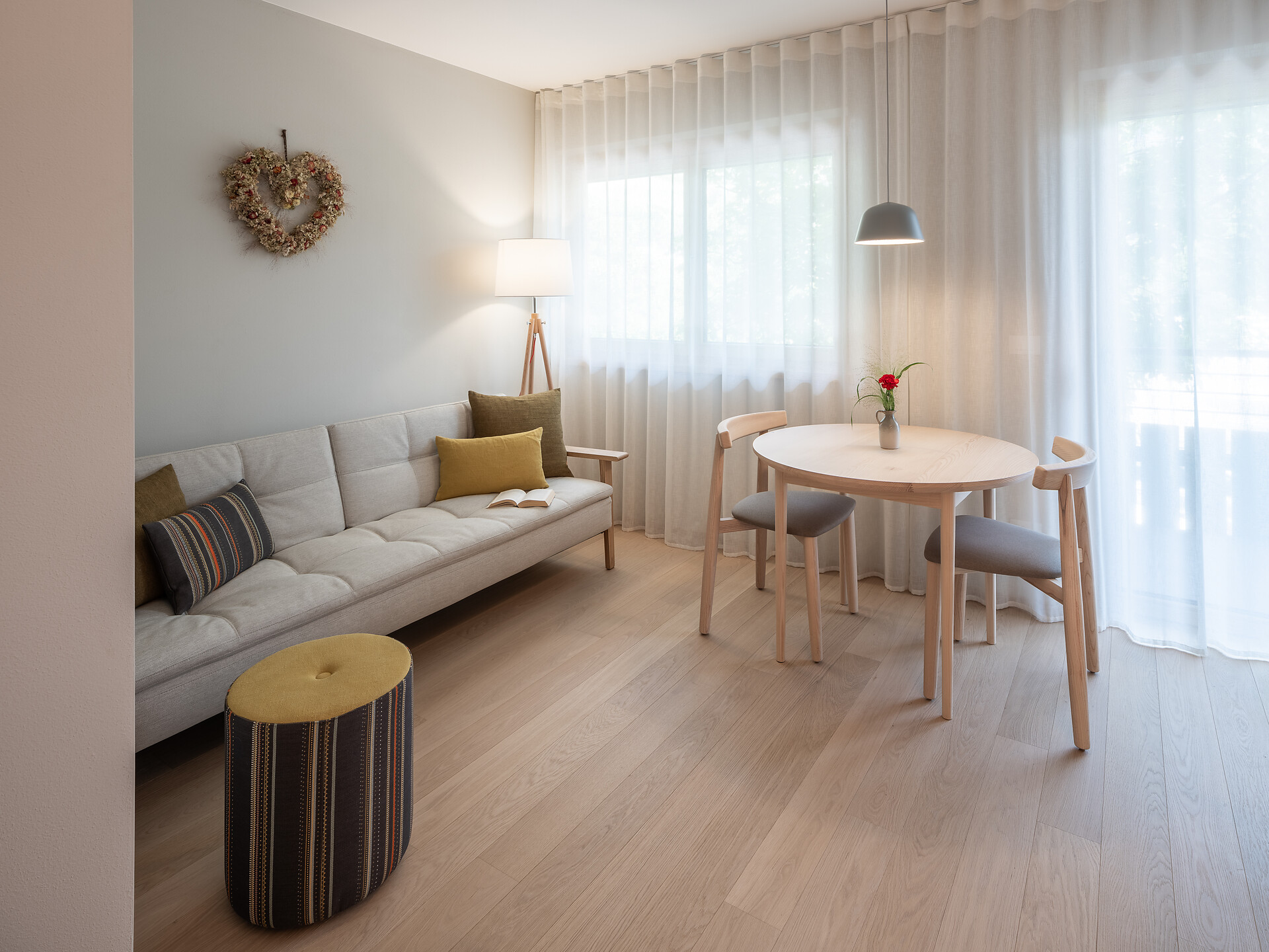 Dianthus Apartment