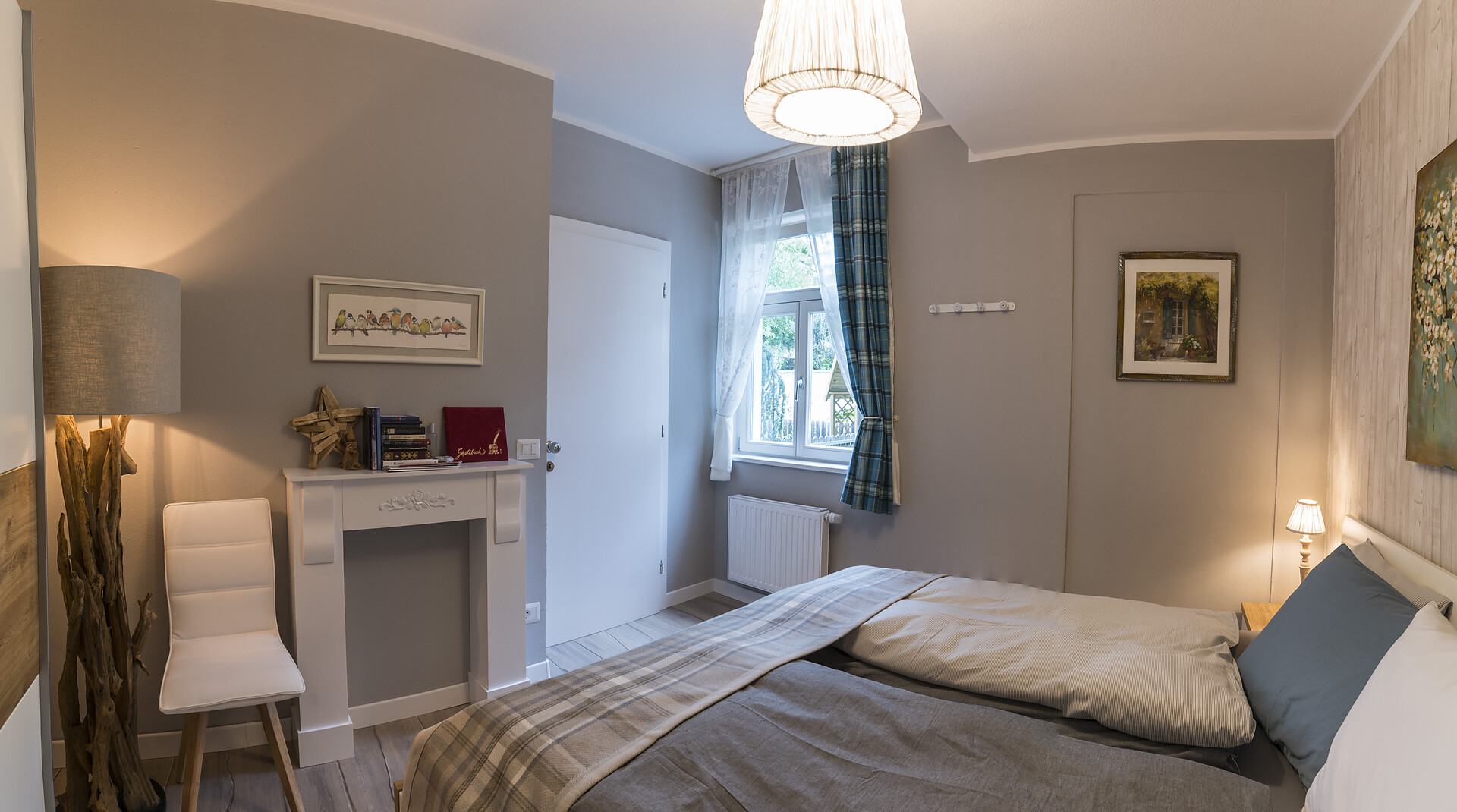 Bed room