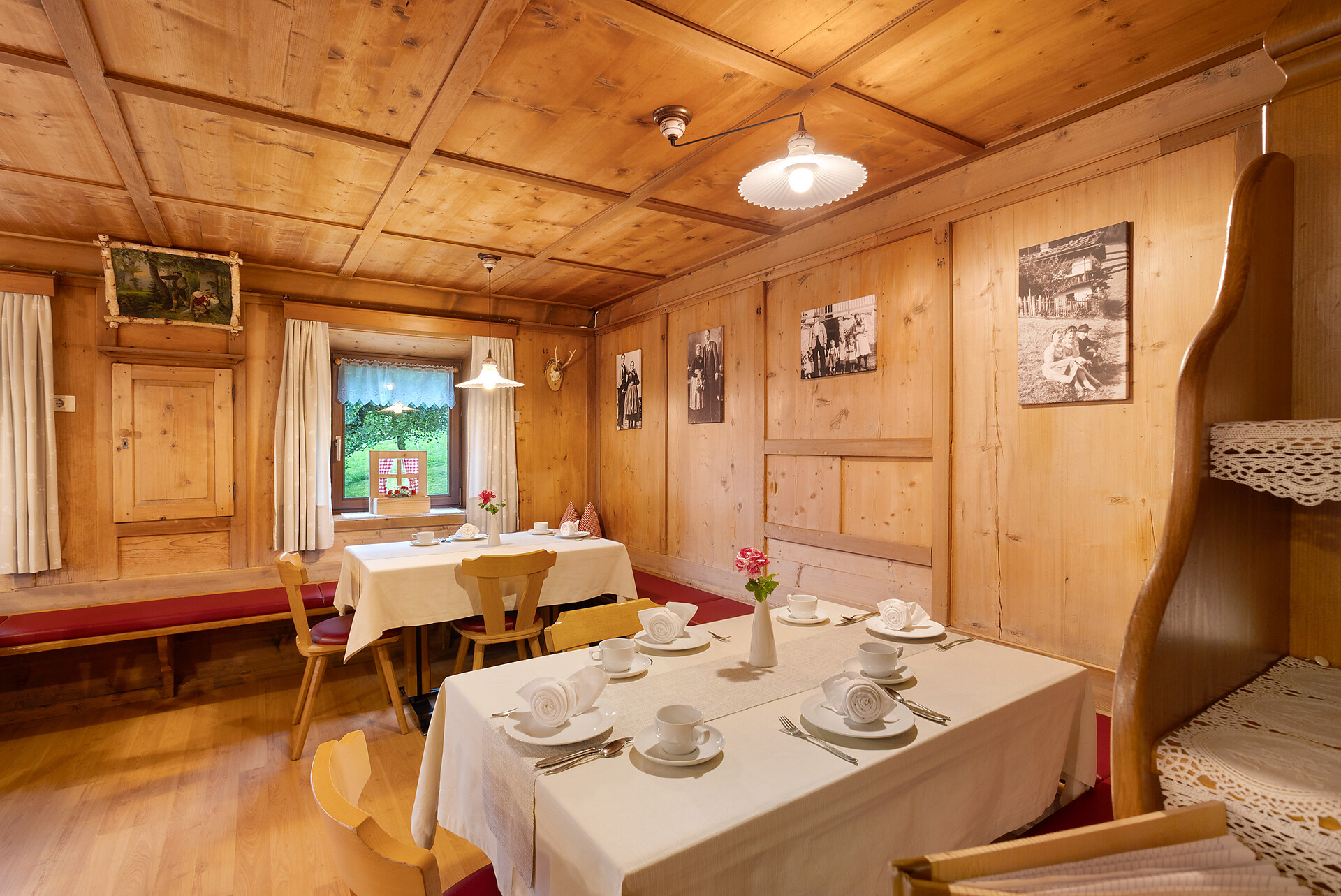 Stube con stufa in stile della valle Aurina