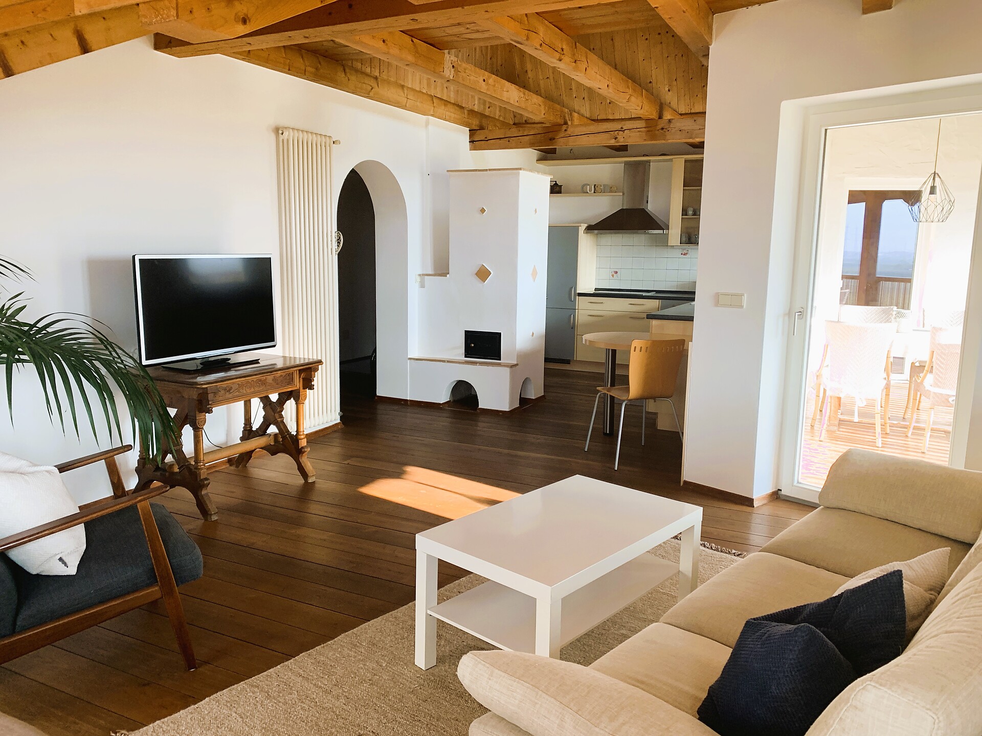 living area with kitchenette