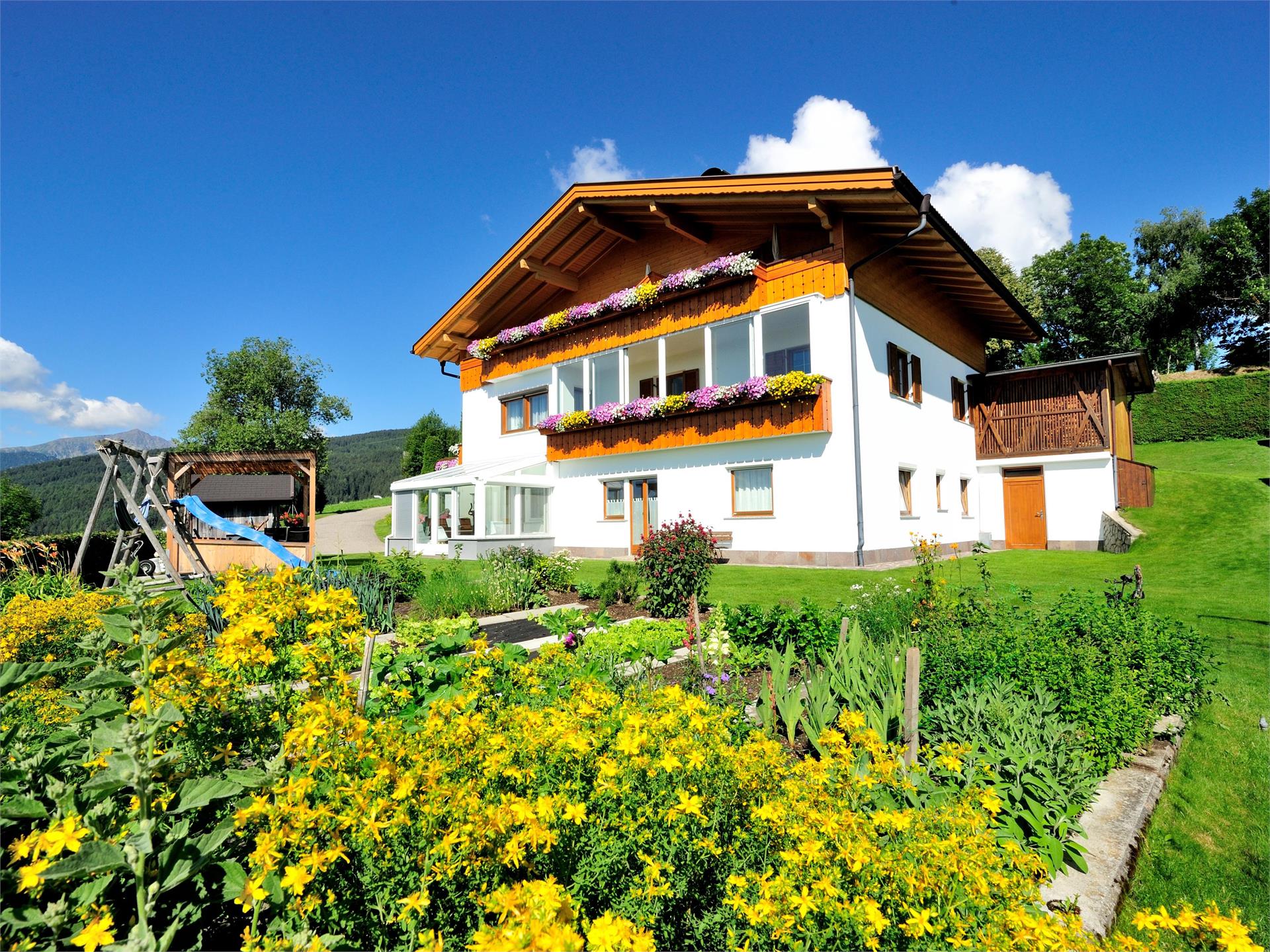 Ferienwohnungen Haselstaude Mühlbach 1 suedtirol.info