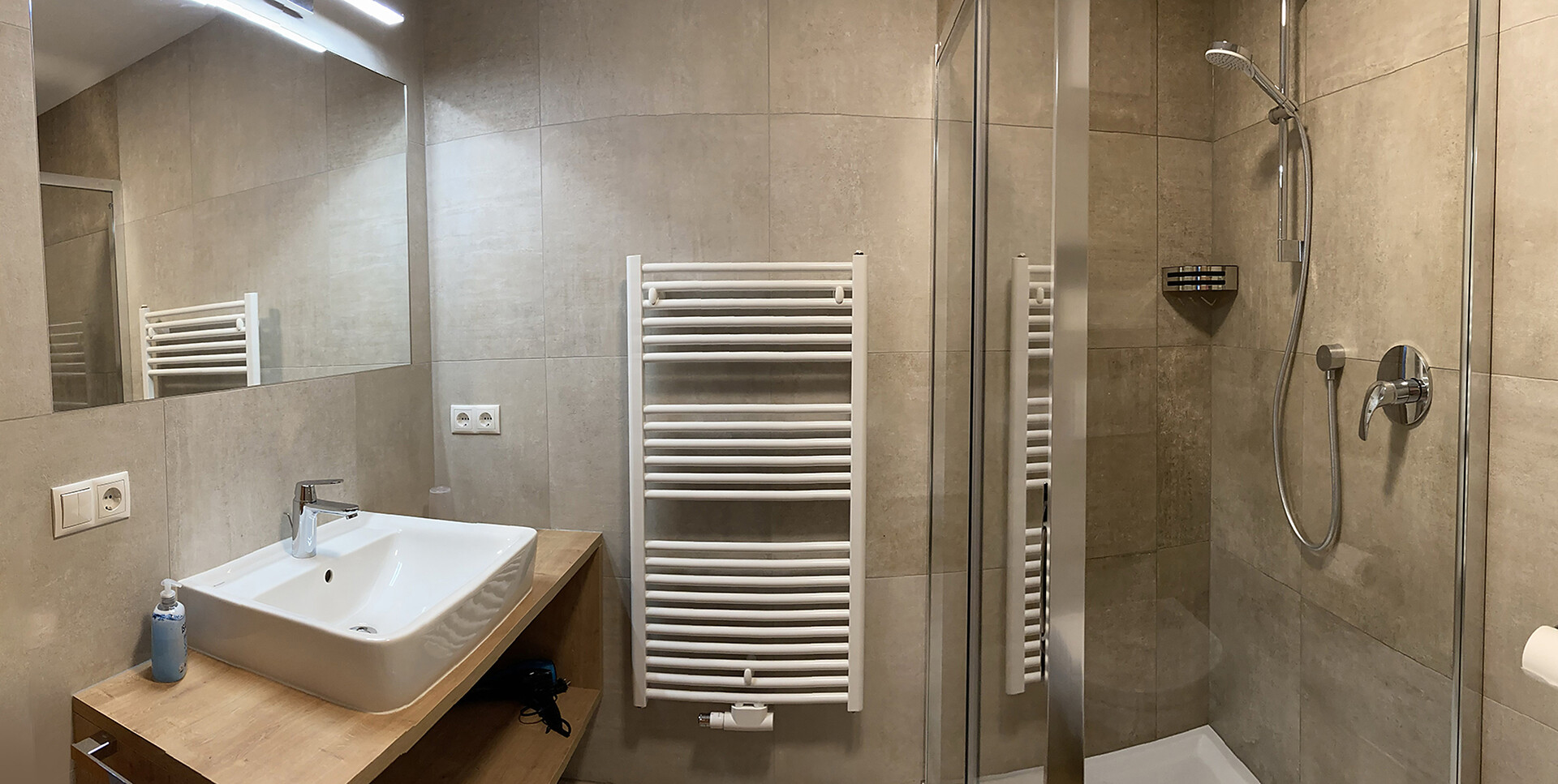 Appartement 2: Badezimmer  1