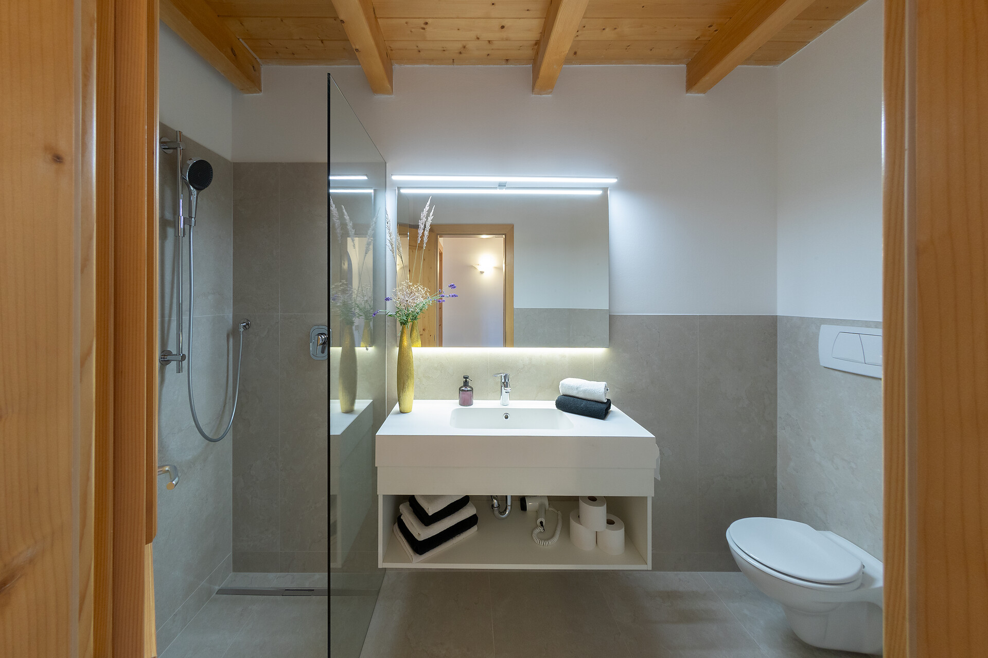 Engadiner Apartments & Wines