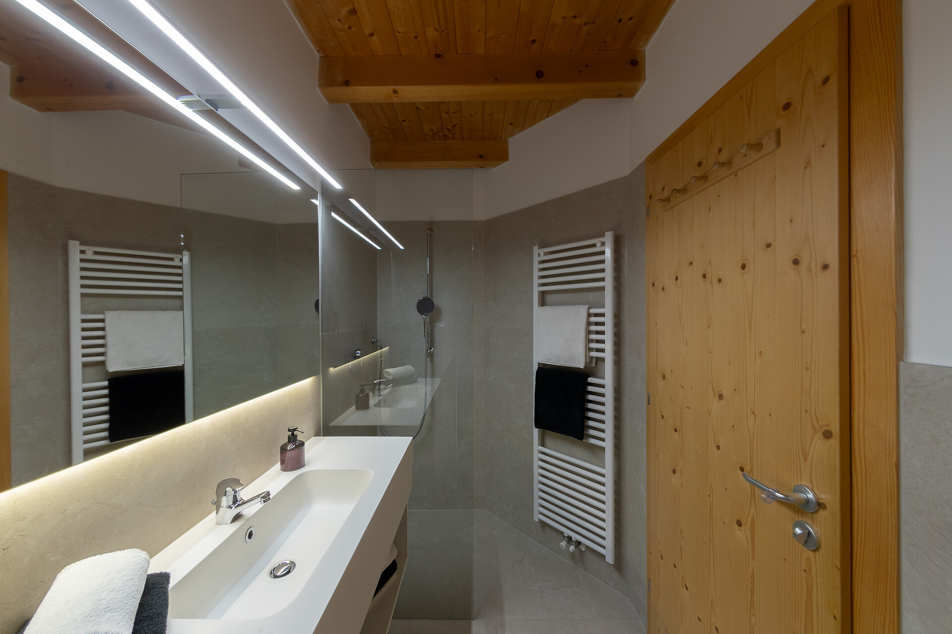 Engadiner Apartments & Wines