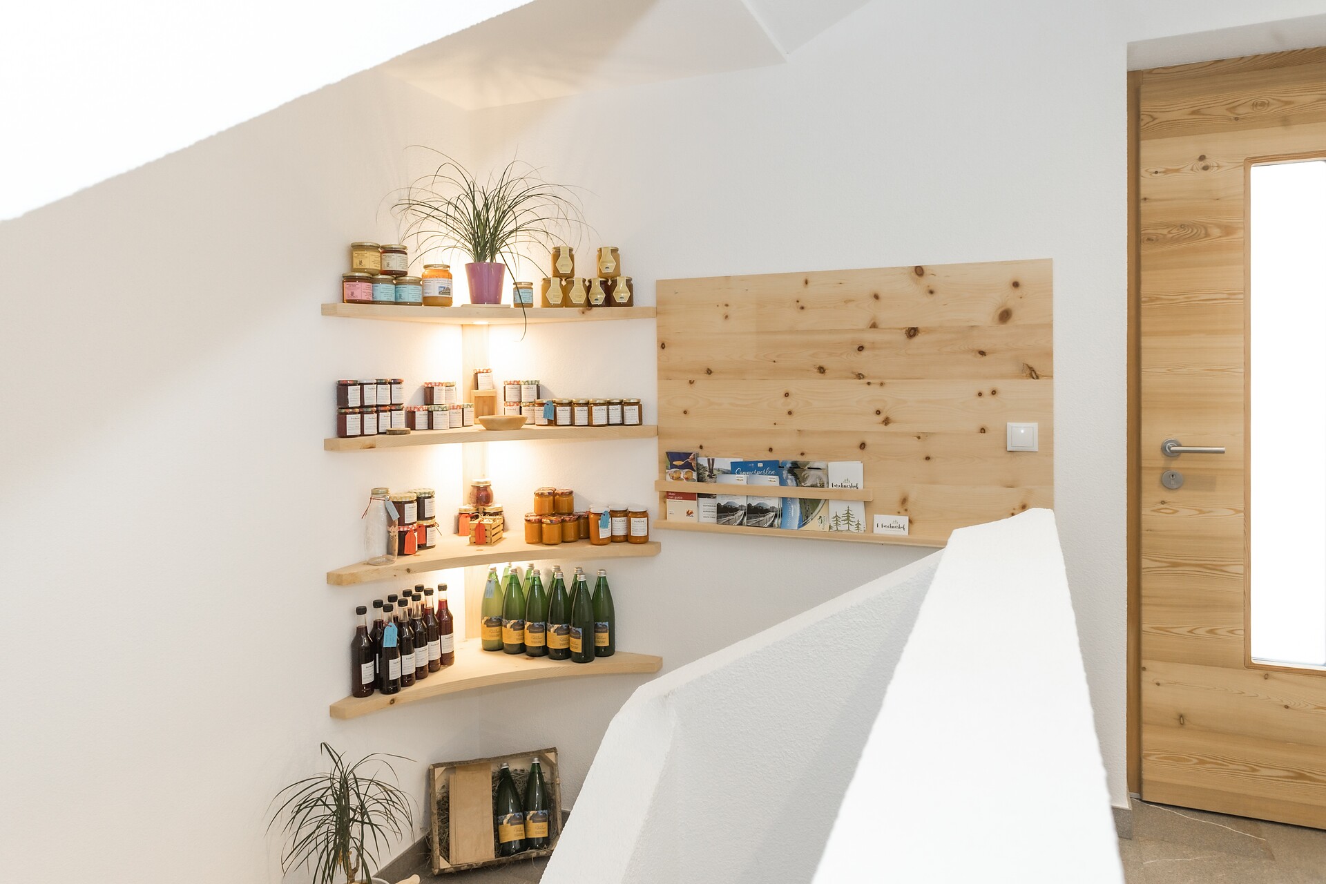 Verkaufsecke mit Hofeigene Produkte