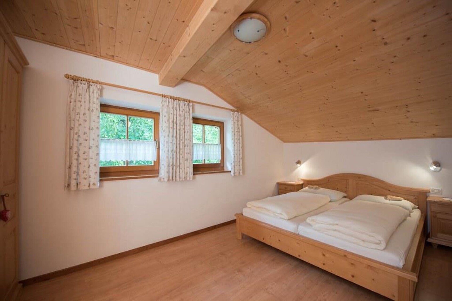Schlafzimmer "Nussbaum