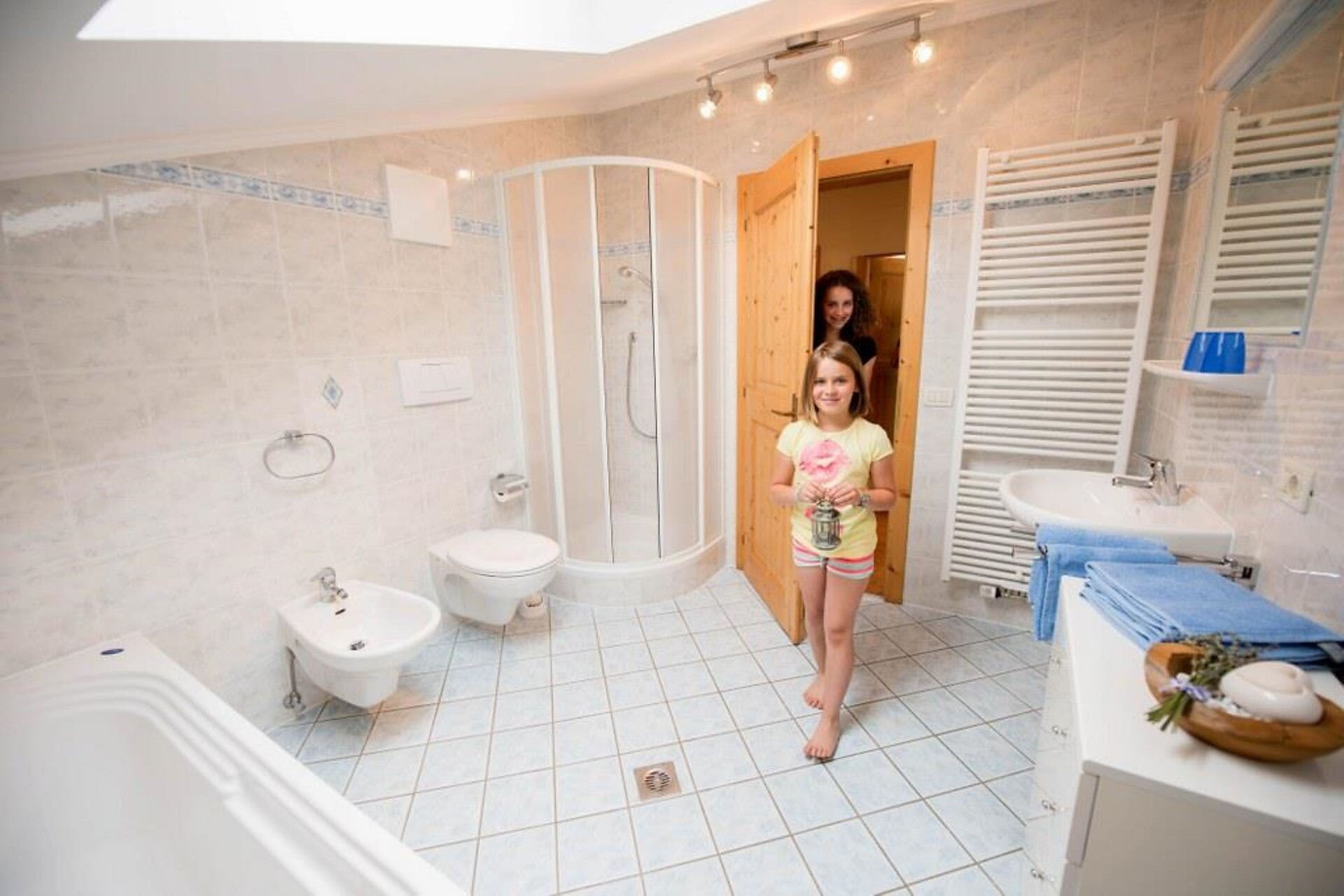 Badezimmer in der Wohnung "Nussbaum", Fingerhof
