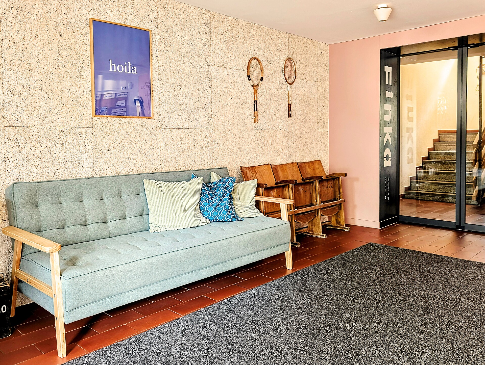 The stylish entrance area of the FinKa in Mals, in Upper Vinschgau (South Tyrol), welcomes guests wi