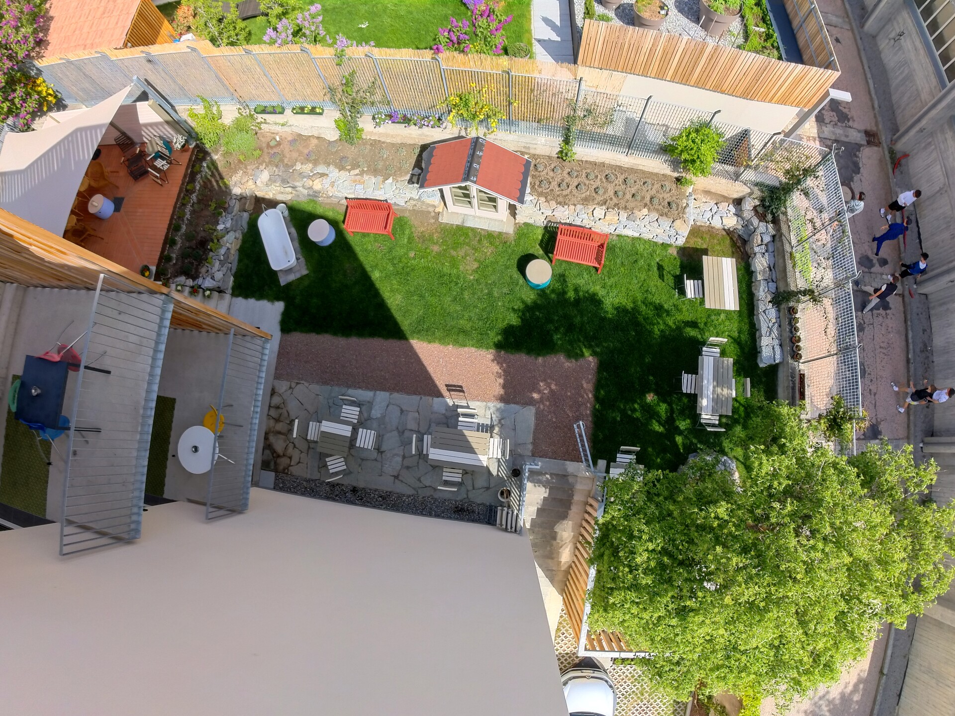 Aerial view of the green courtyard garden at the FinKa in Mals, South Tyrol – featuring seating area