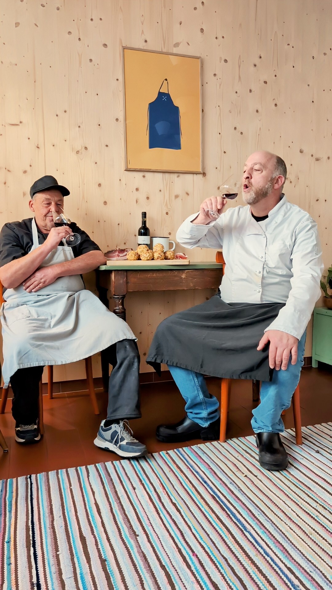 Hospitality as it’s lived in the Vinschgau Valley: in the picture, Leo and Sascha – two hosts of the
