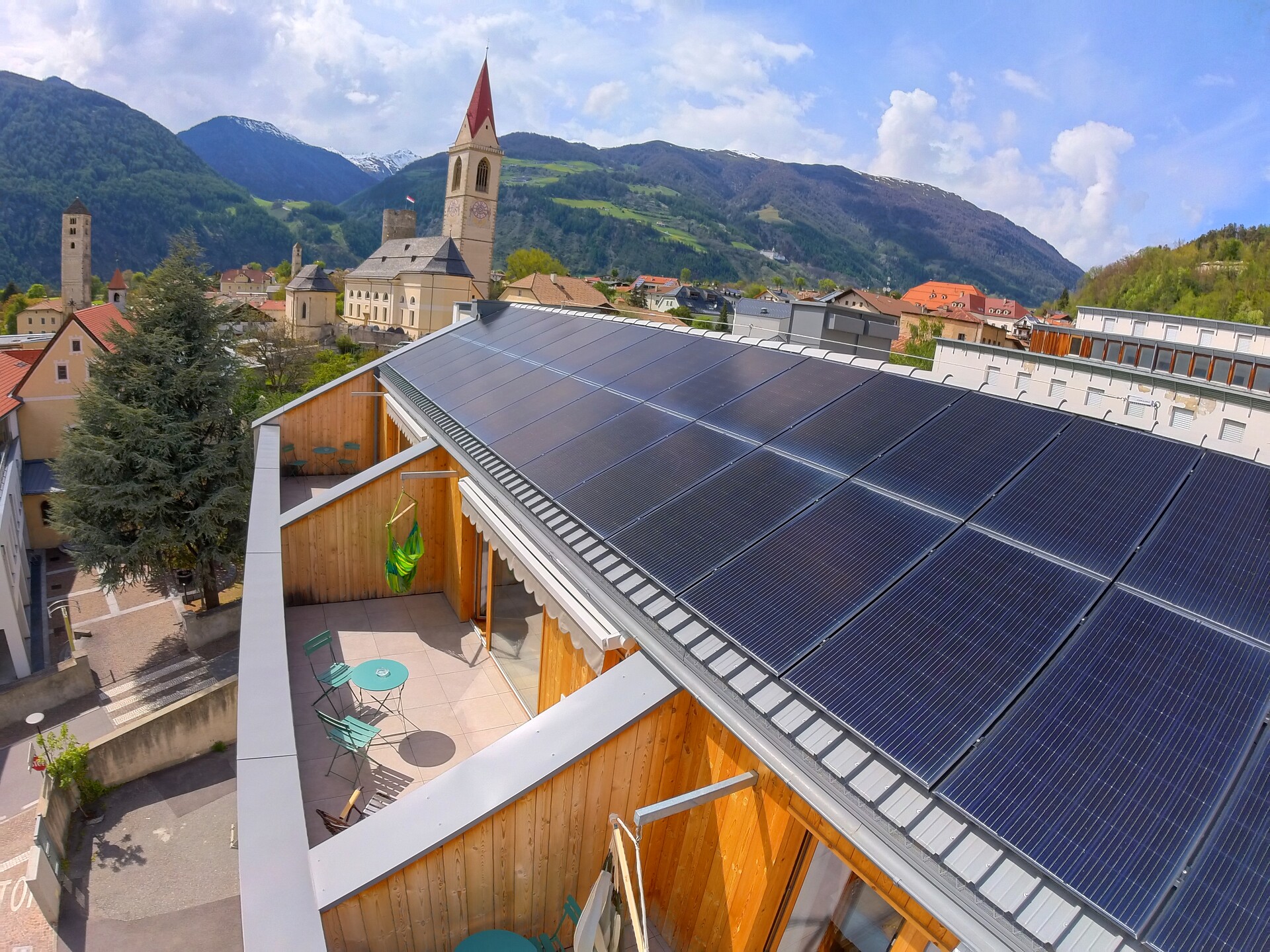 Panoramic view of the rooftop terrace of a room at the FinKa in Mals, South Tyrol – featuring outdoo