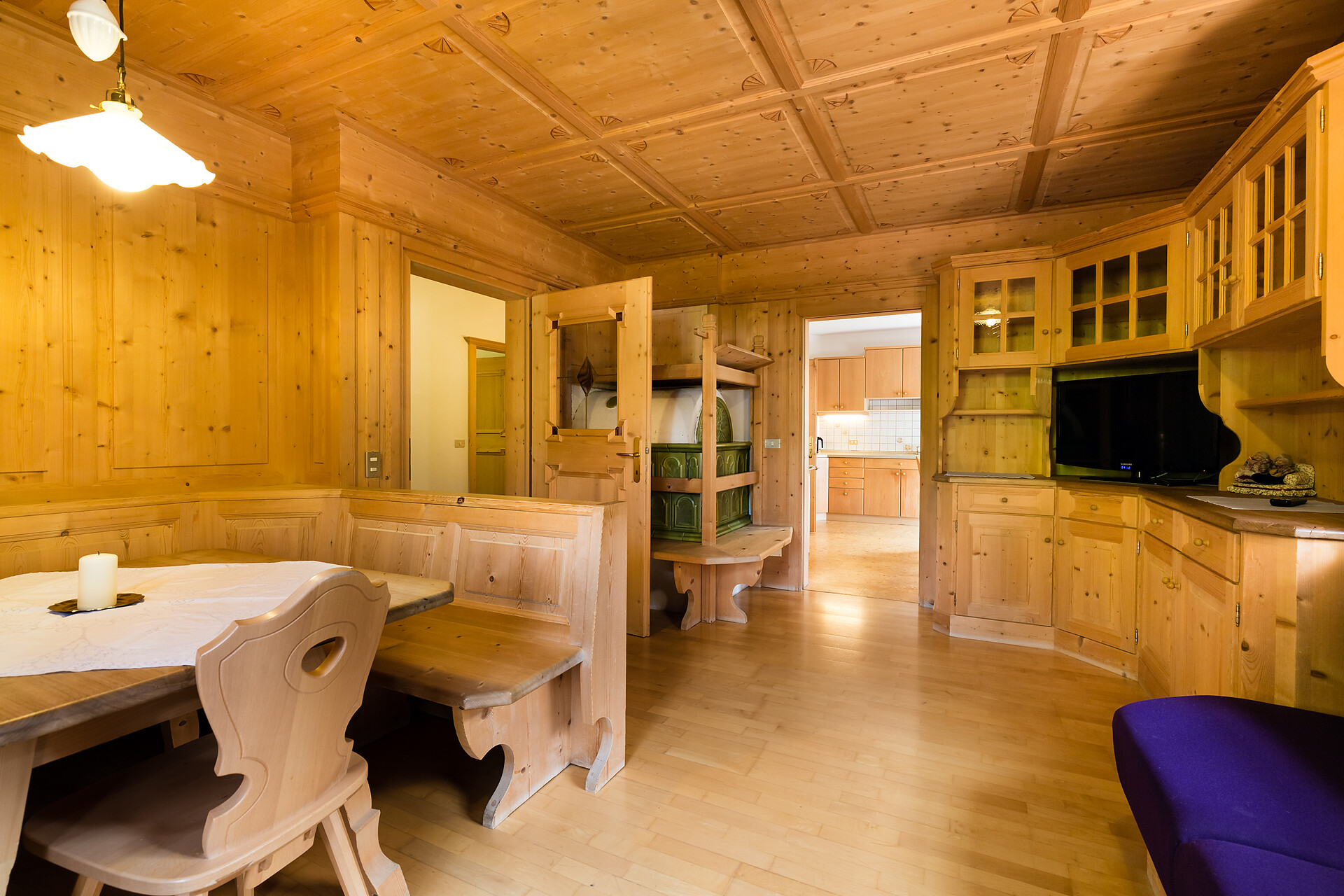 Sleeping room with oven