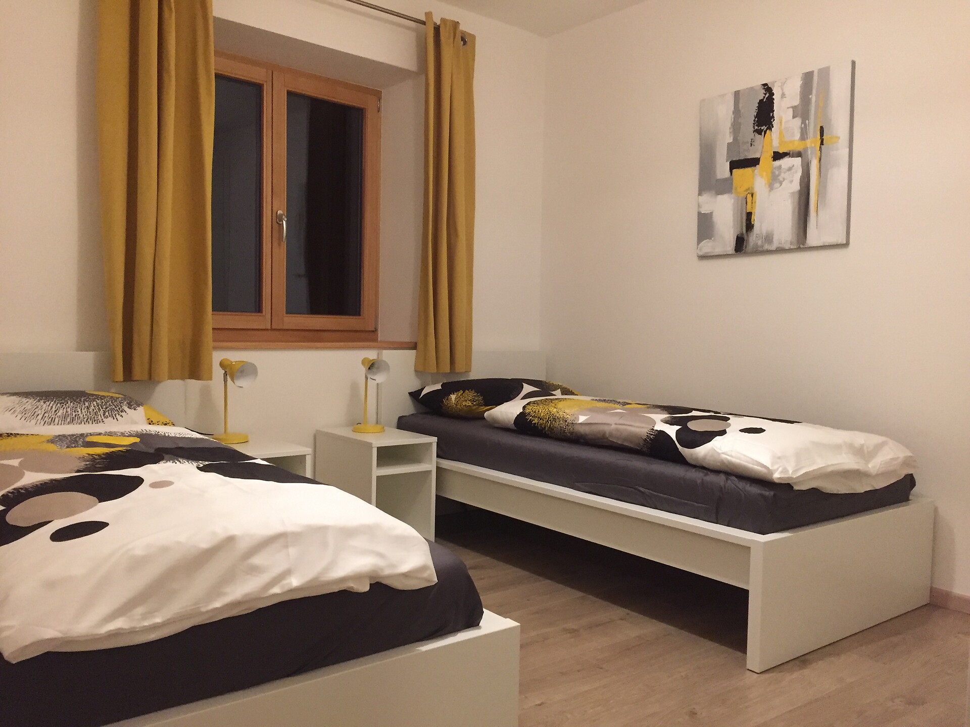 SINGLE ROOM
