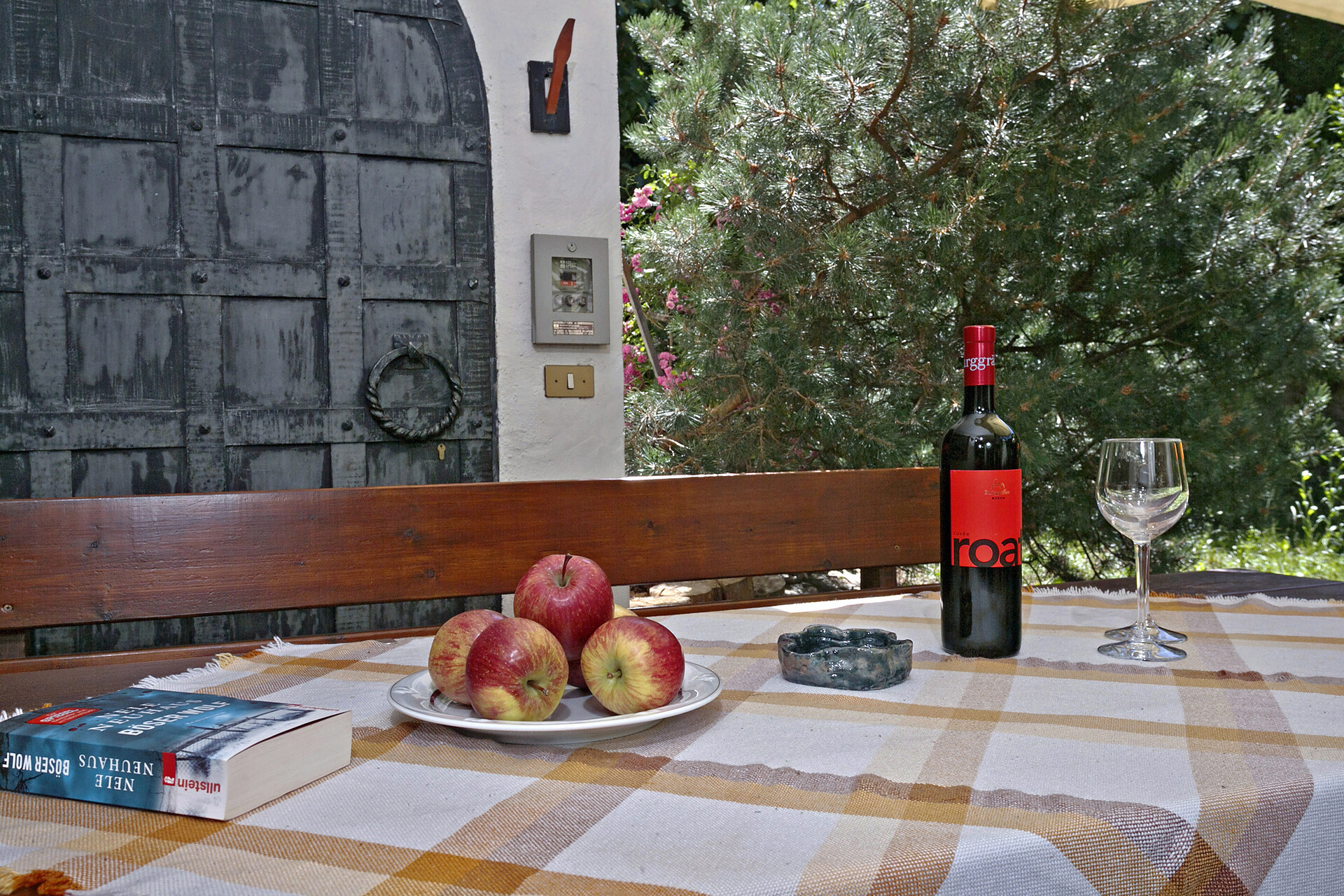 South Tyrolean wine – a guest gift at Pension Haller, Algund