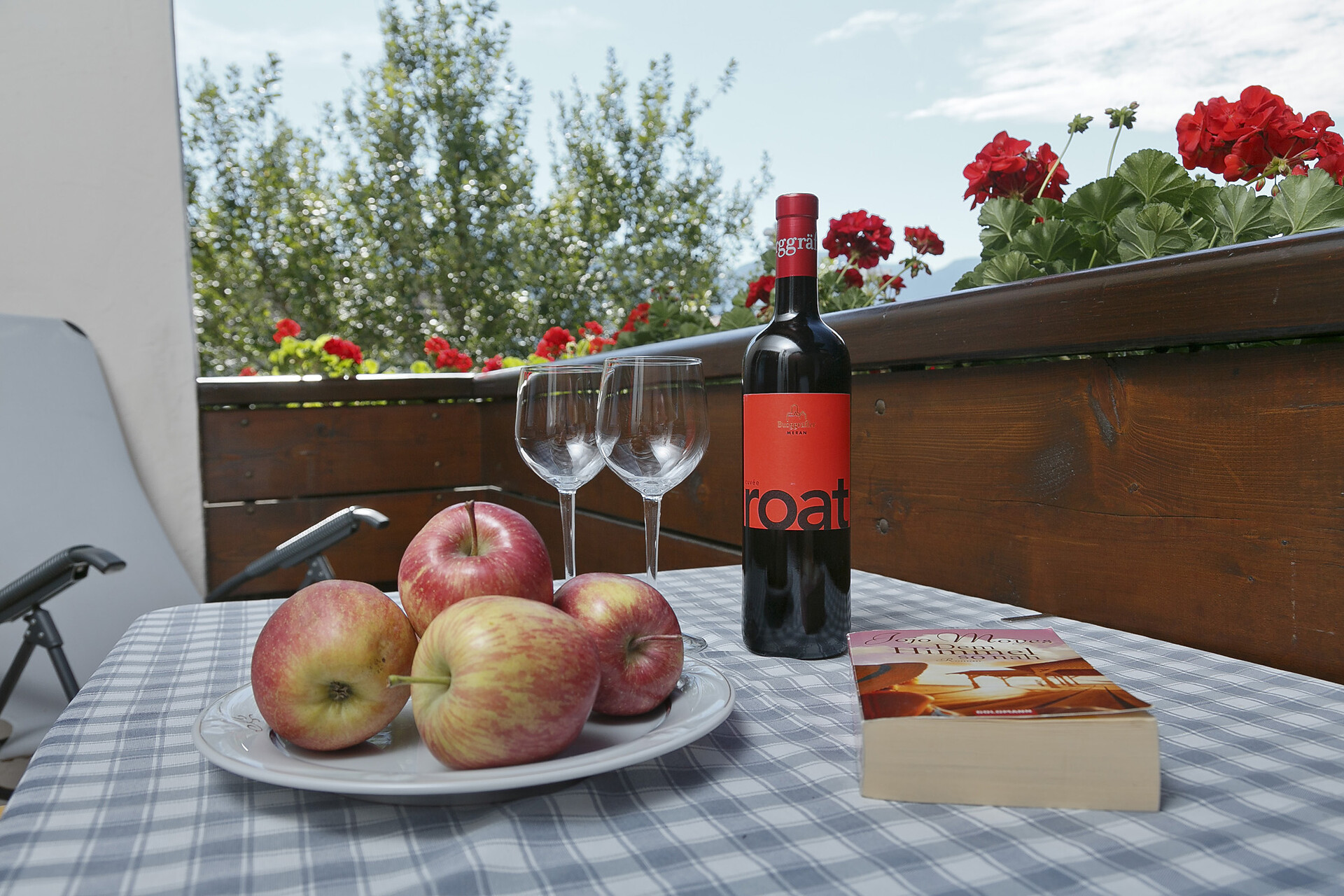 South Tyrolean wine – a guest gift at Pension Haller, Algund