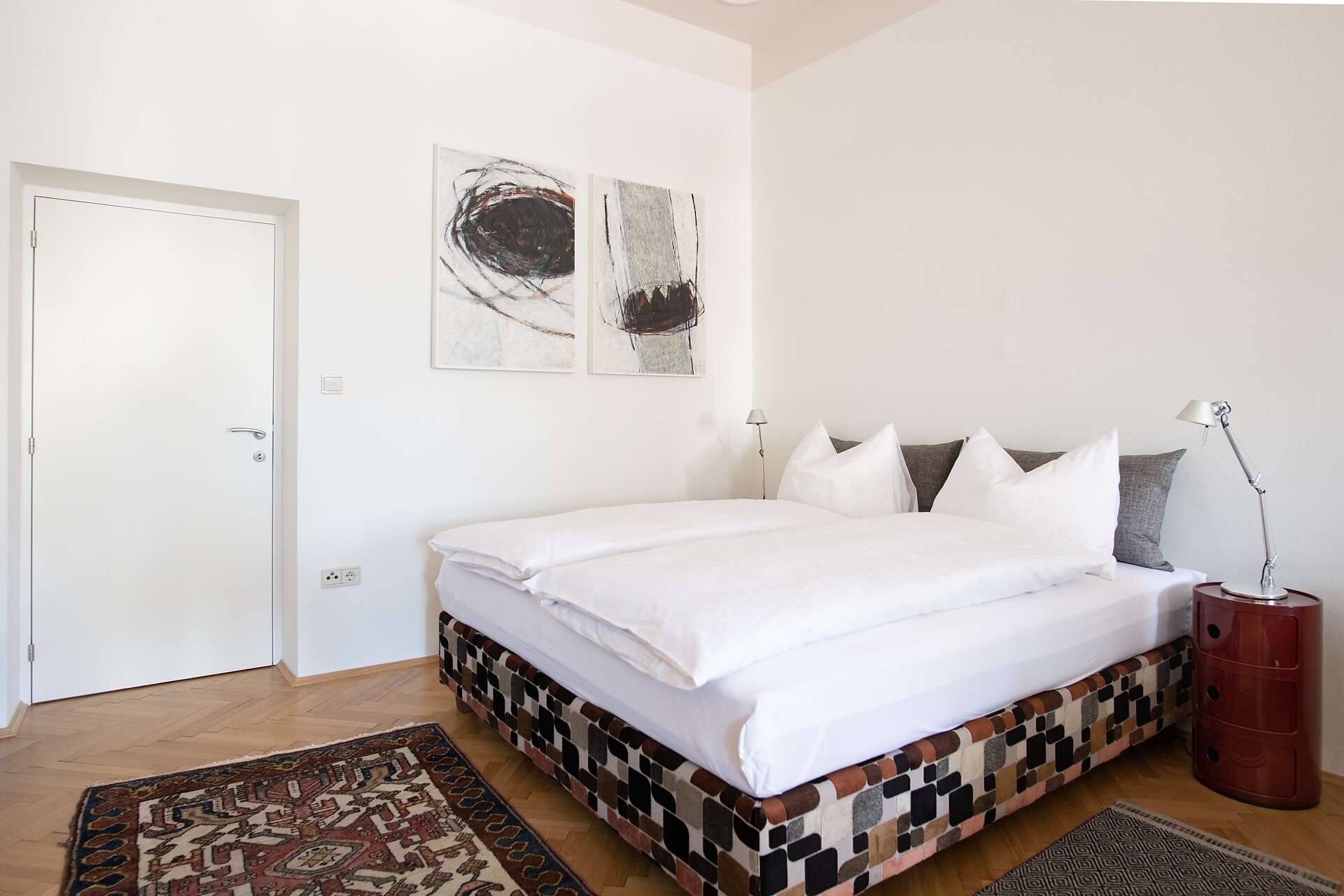 letto a due piazze in salone