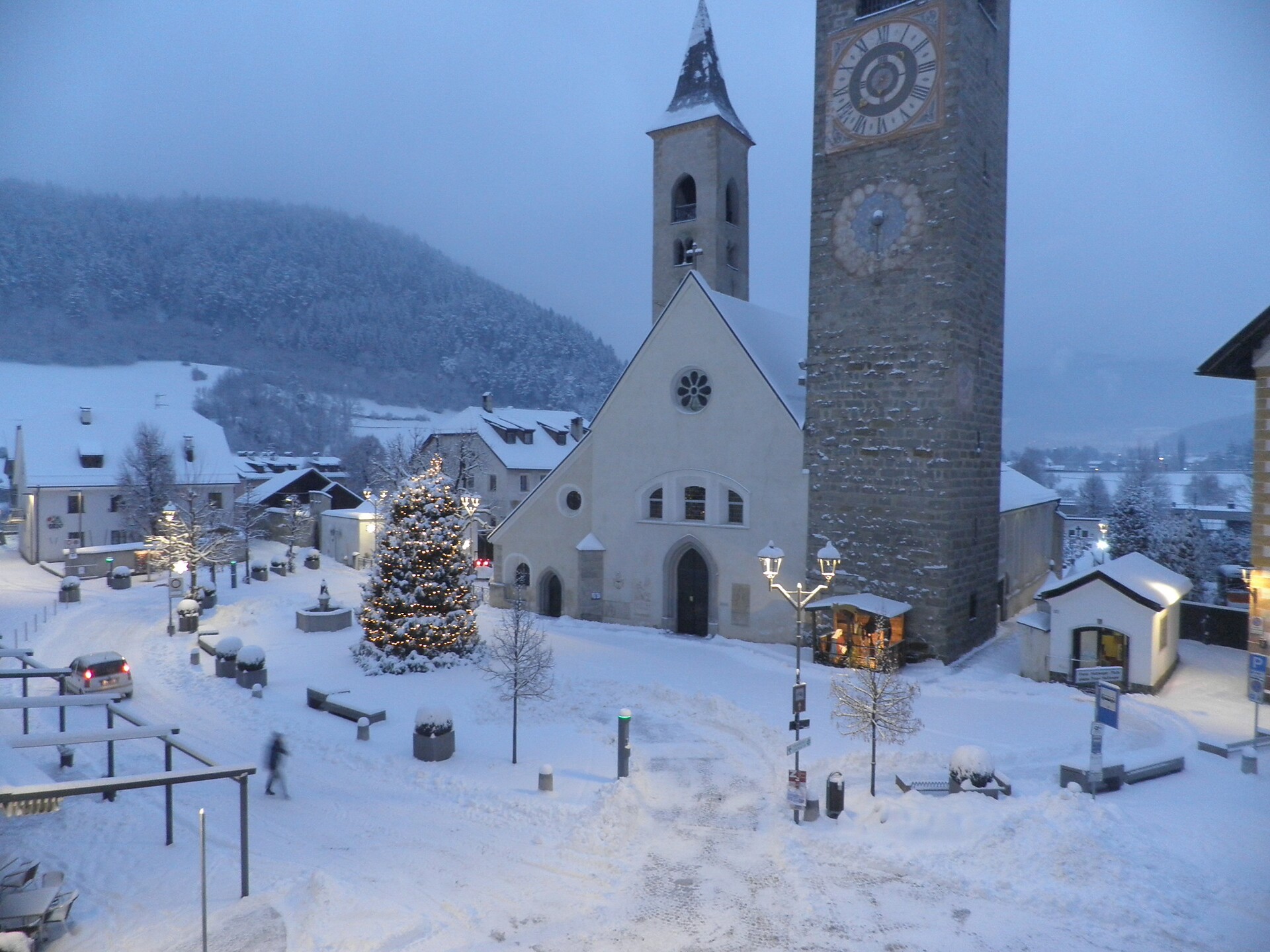 vista sulla piazza dall'appartamento