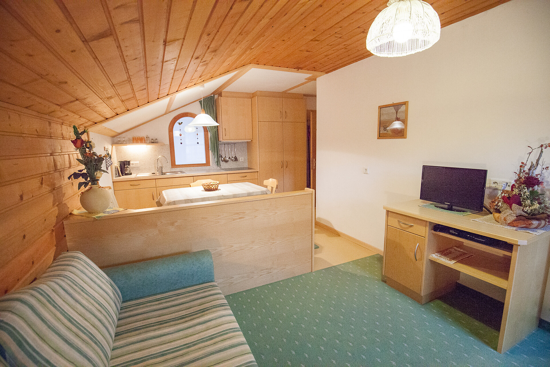 Wohnzimmer mit Balkon