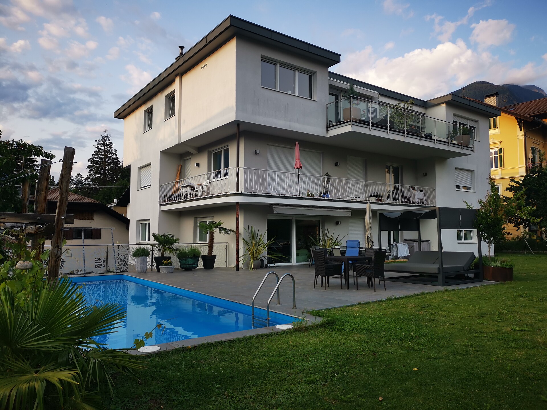Schöne Aussicht auf die Ferienwohnung und den Garten