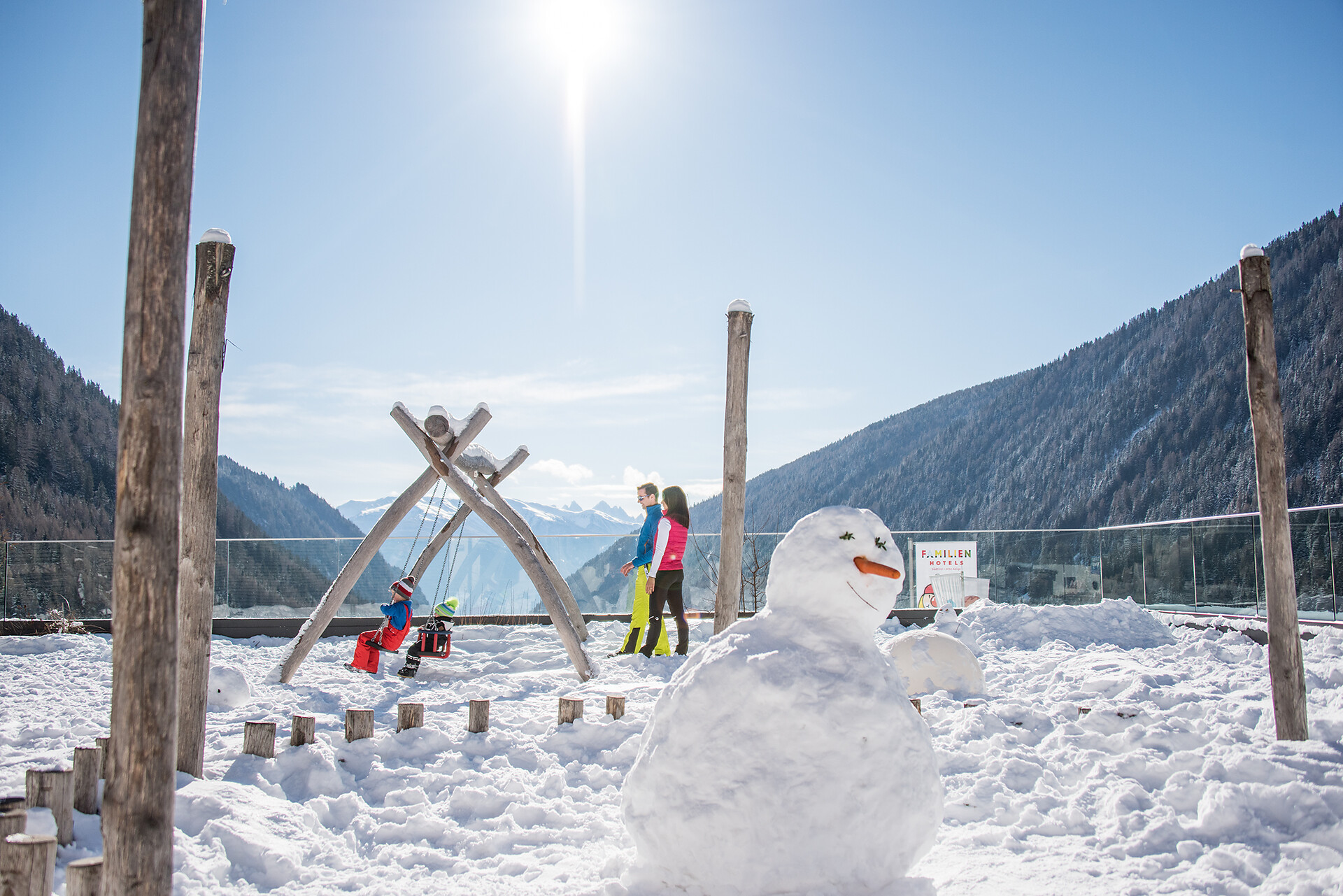 Terrasse mit Spielplatz