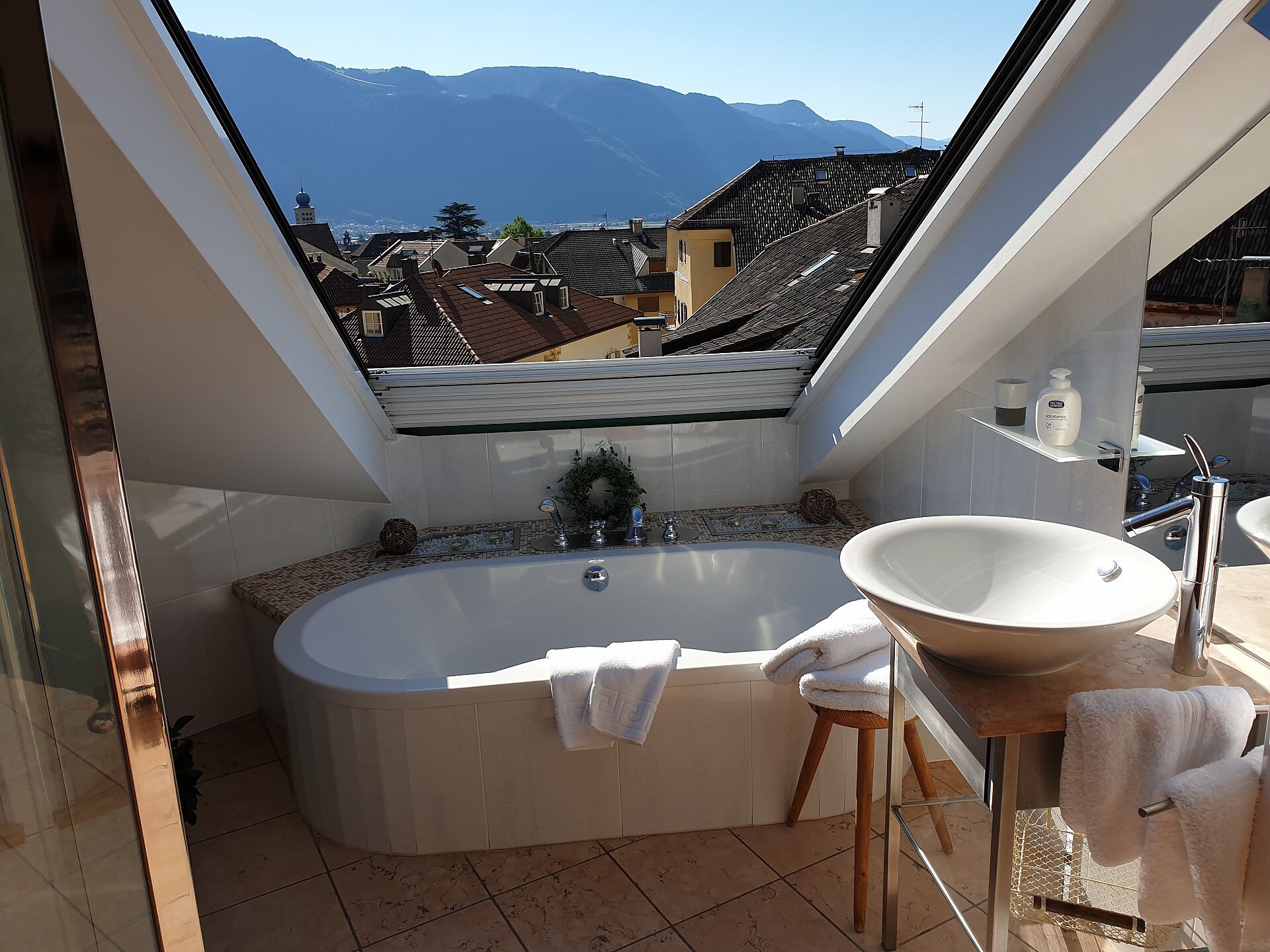 Cabrio Badewanne [Blaue Wohnung]