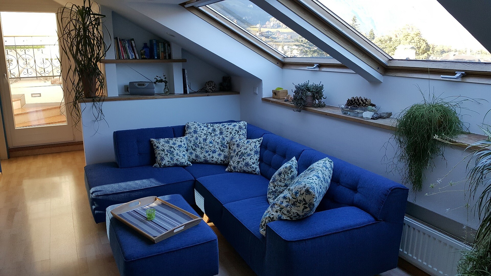 Wohnbereich [Blaue Wohnung]