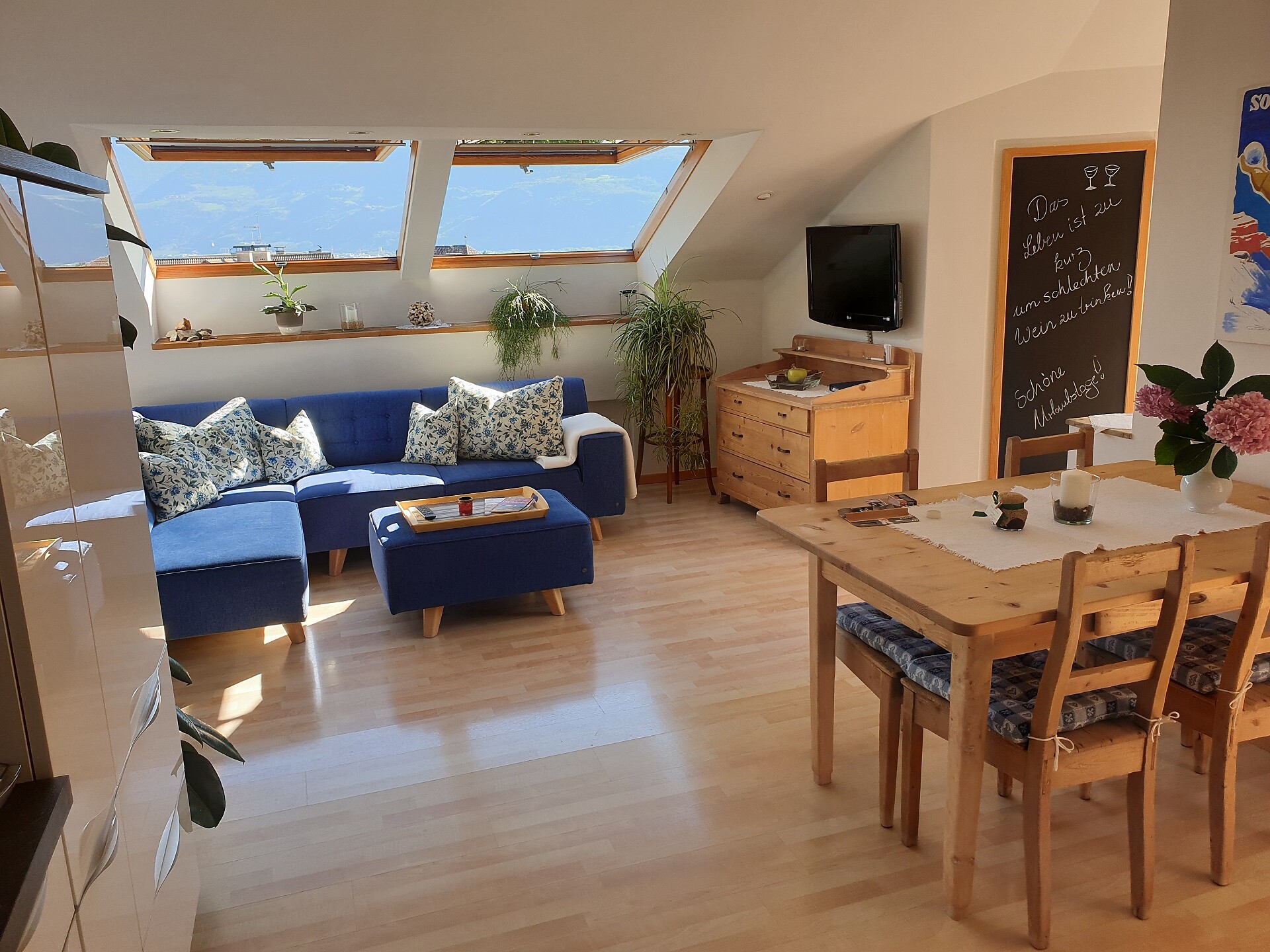 Wohnküche [Blaue Wohnung]