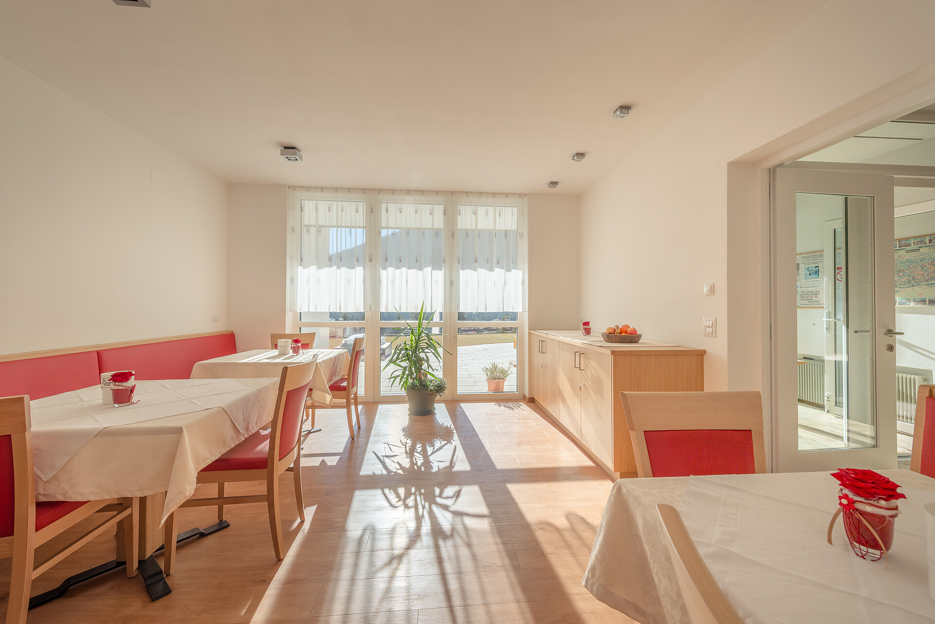 breakfast room
