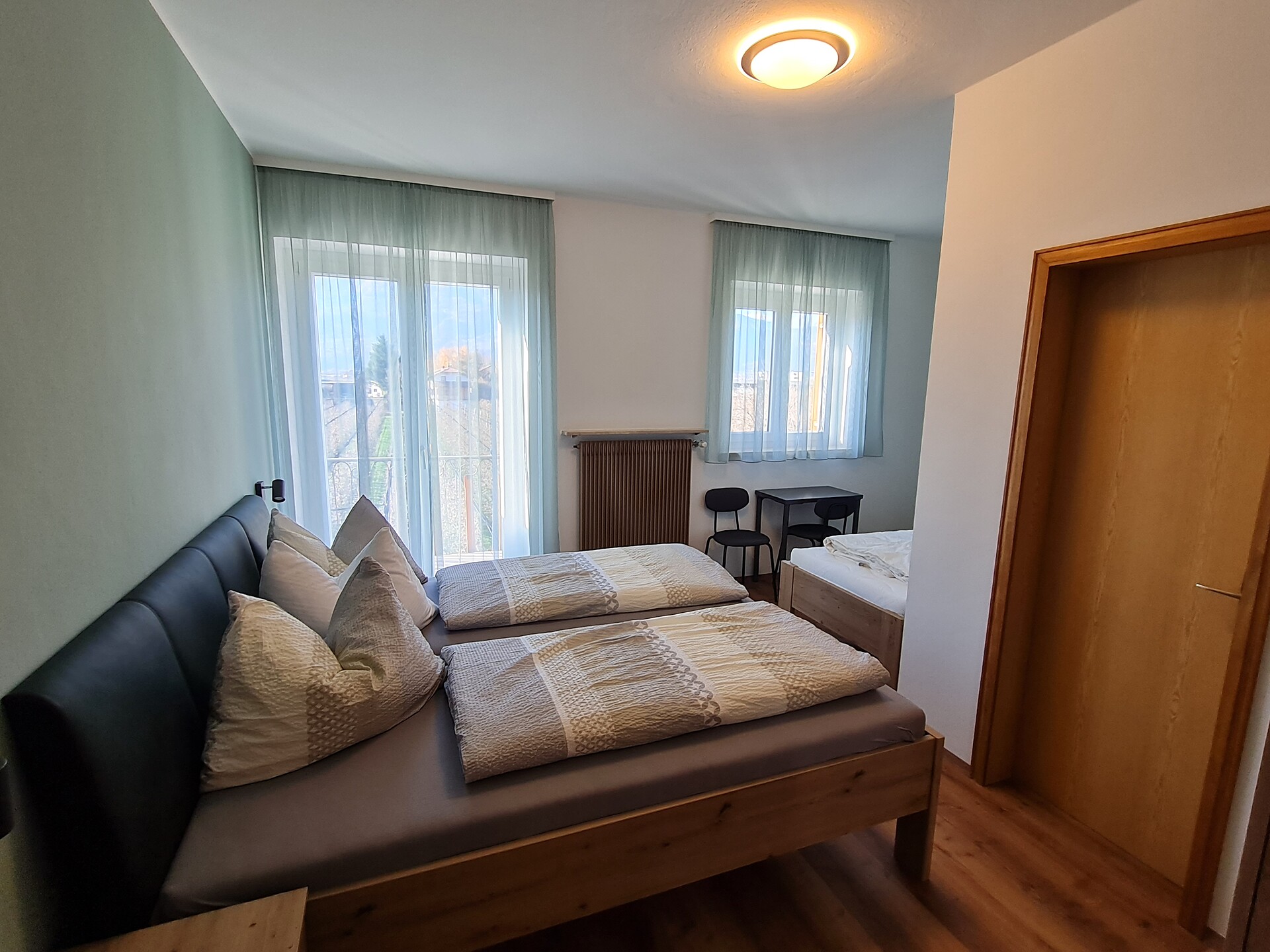 Dreibettzimmer mit Balkon