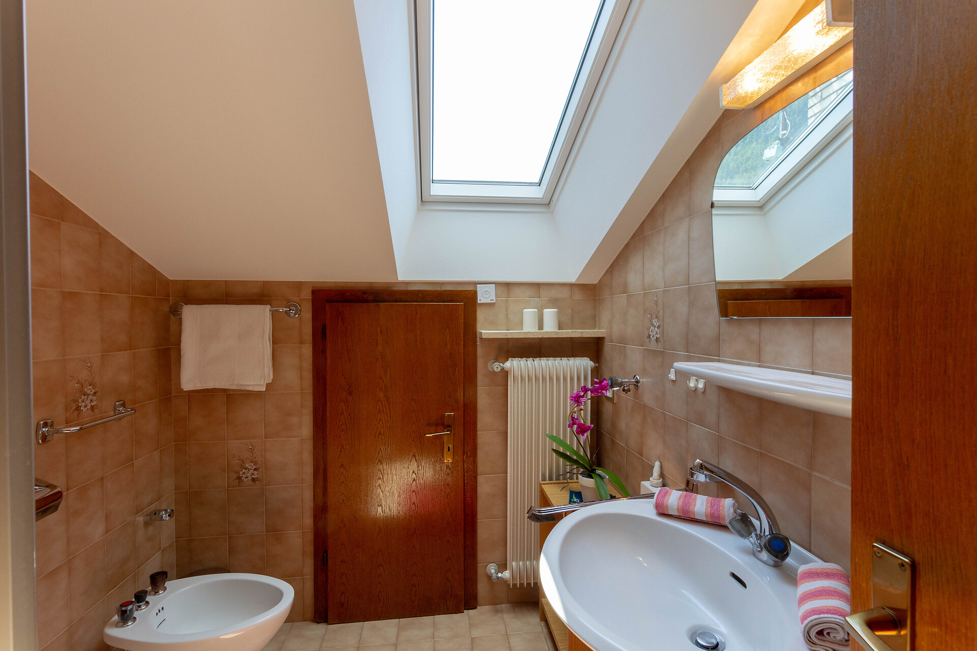bathroom Mondschein