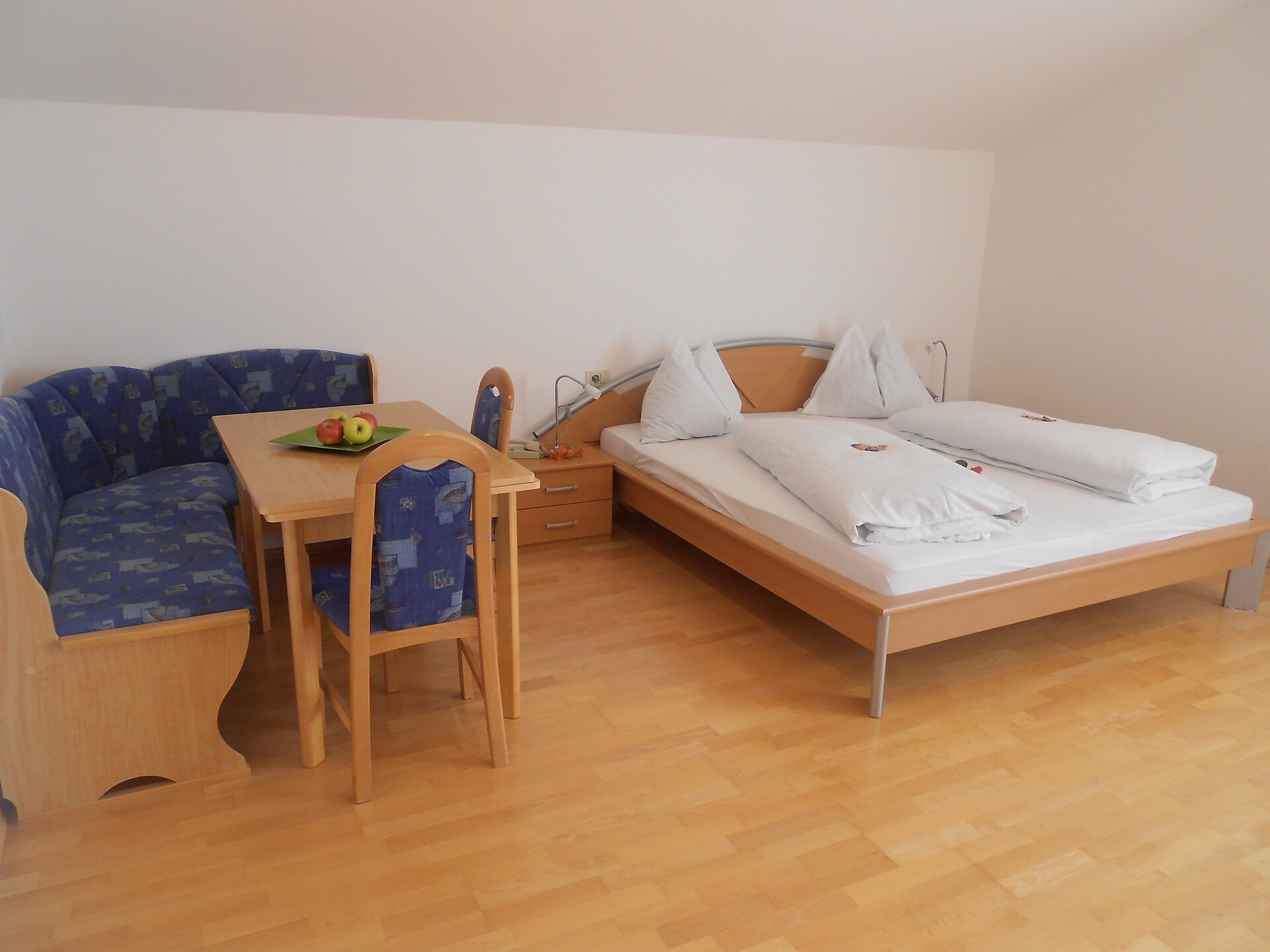 Einzelzimmer mit Sitzecke
