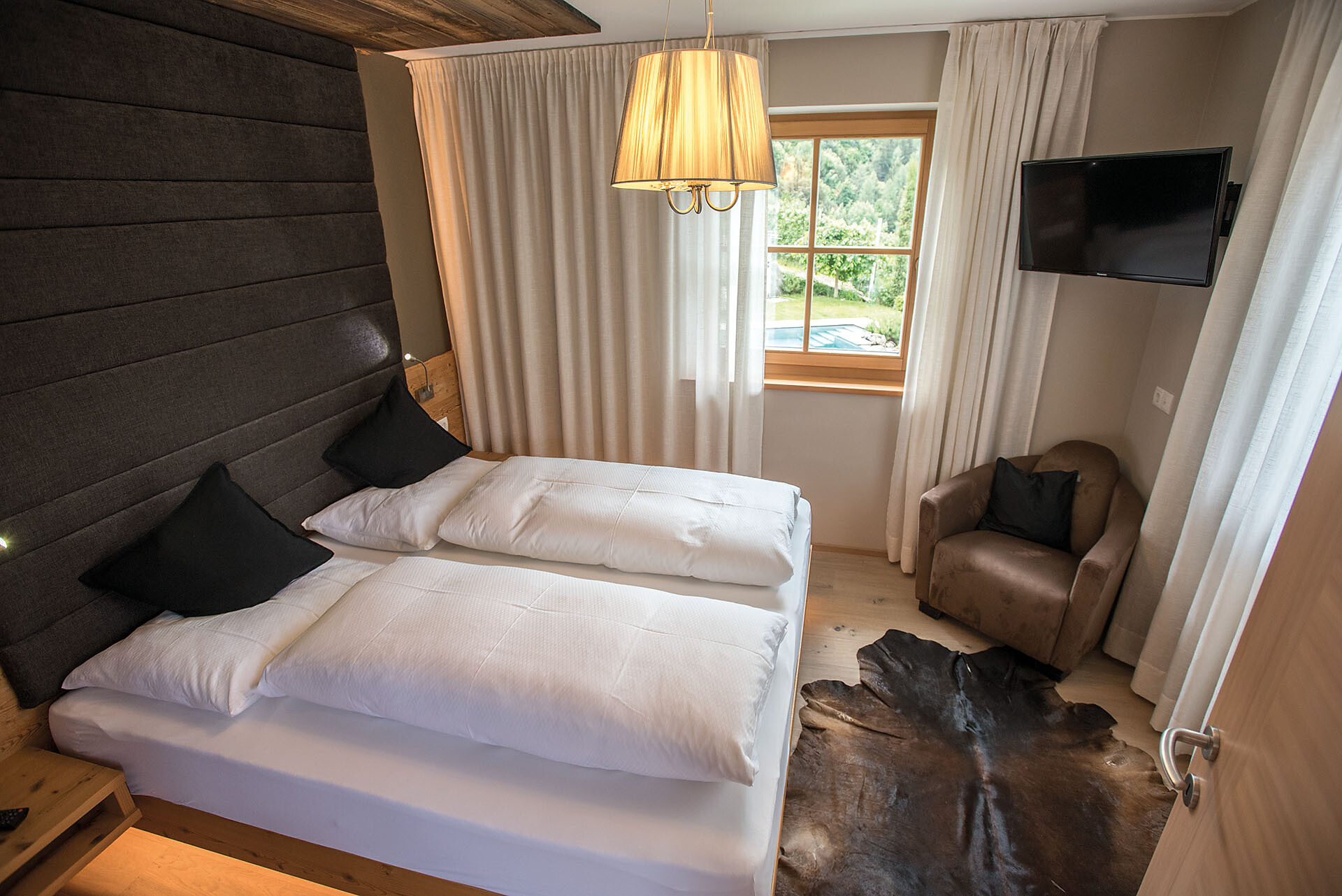 Royal Gala bedroom