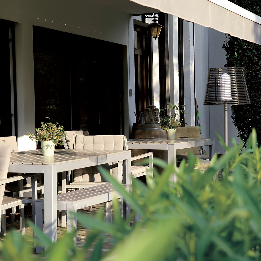 GrasserGuesthouse_08.jpg (600 KB, 559 KB/s)