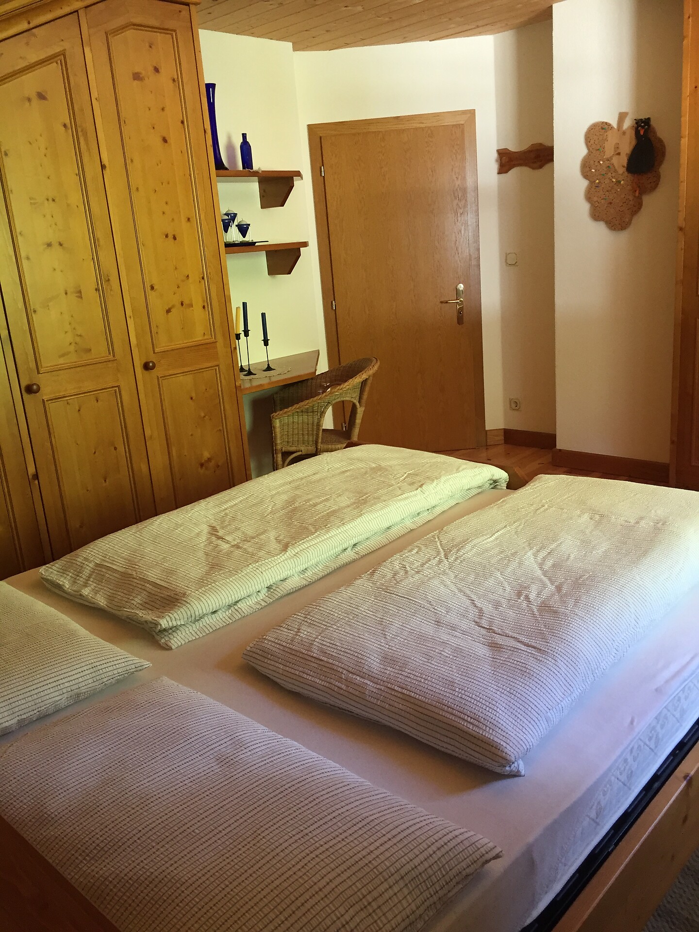 Schlafzimmer 1