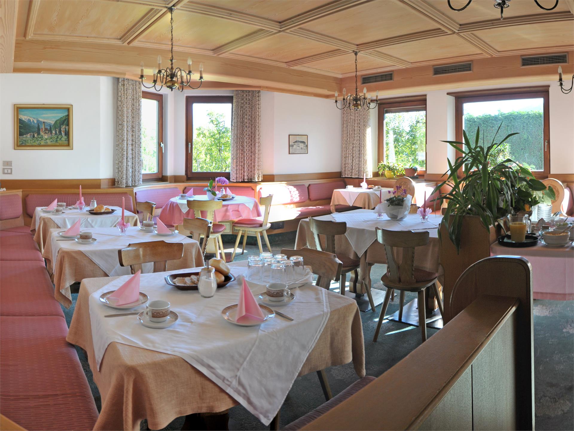 Garni Hubertushof Partschins 3 suedtirol.info