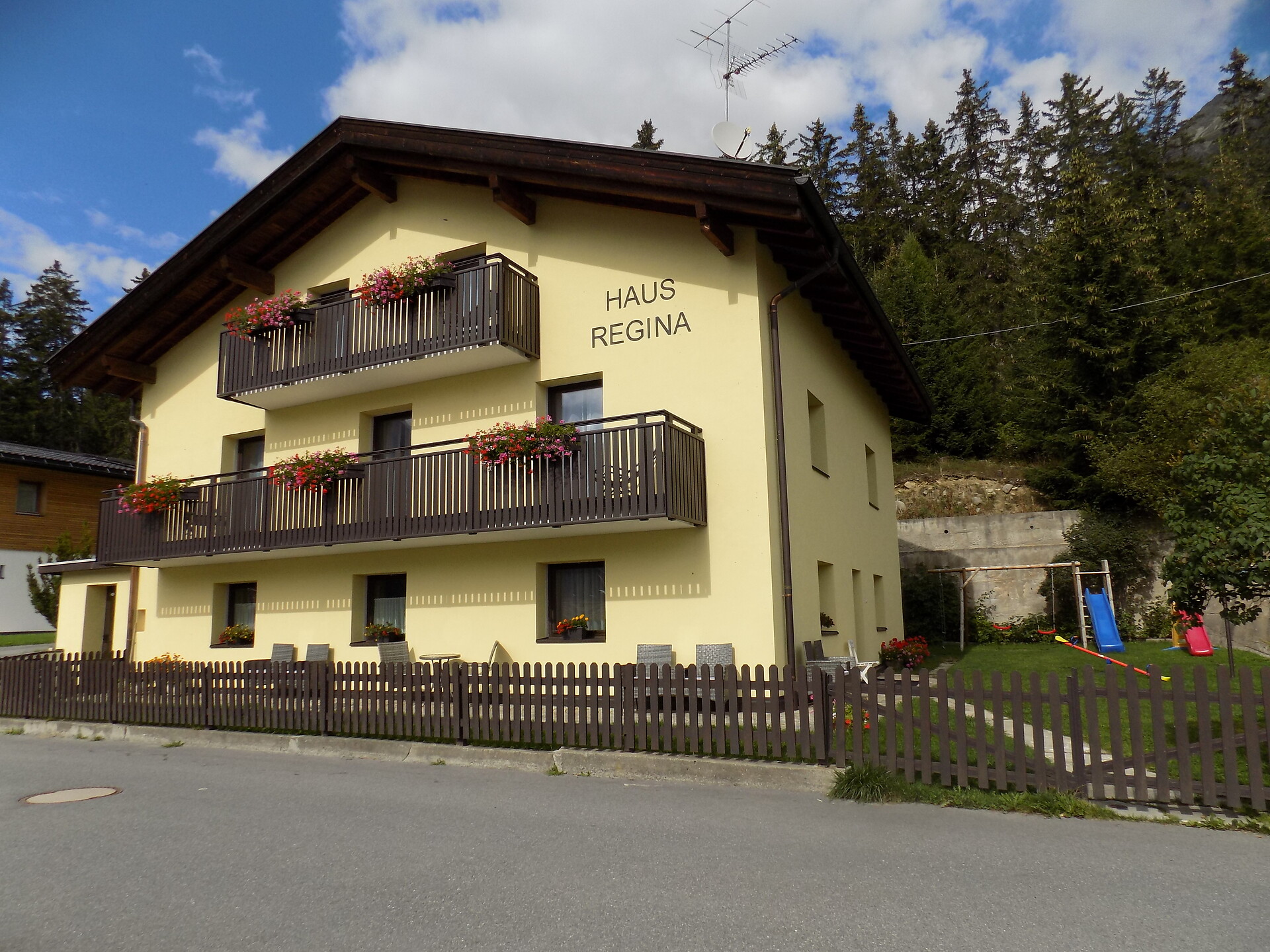 Garni Haus Regina Graun im Vinschgau/Curon Venosta 1 suedtirol.info