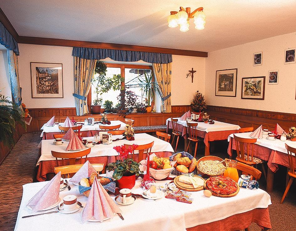 Gasthof Restaurant Zur Sonne U.L.Frau i.W.-St. Felix 6 suedtirol.info