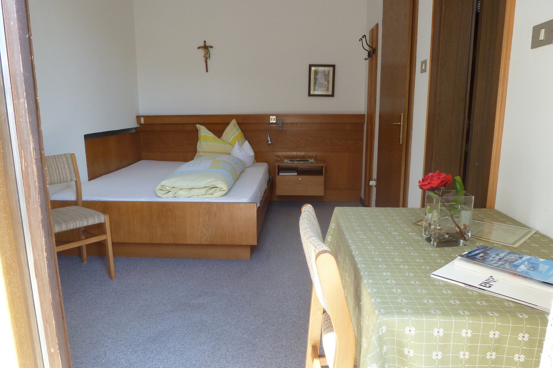 Einzelzimmer/ französisches Bett