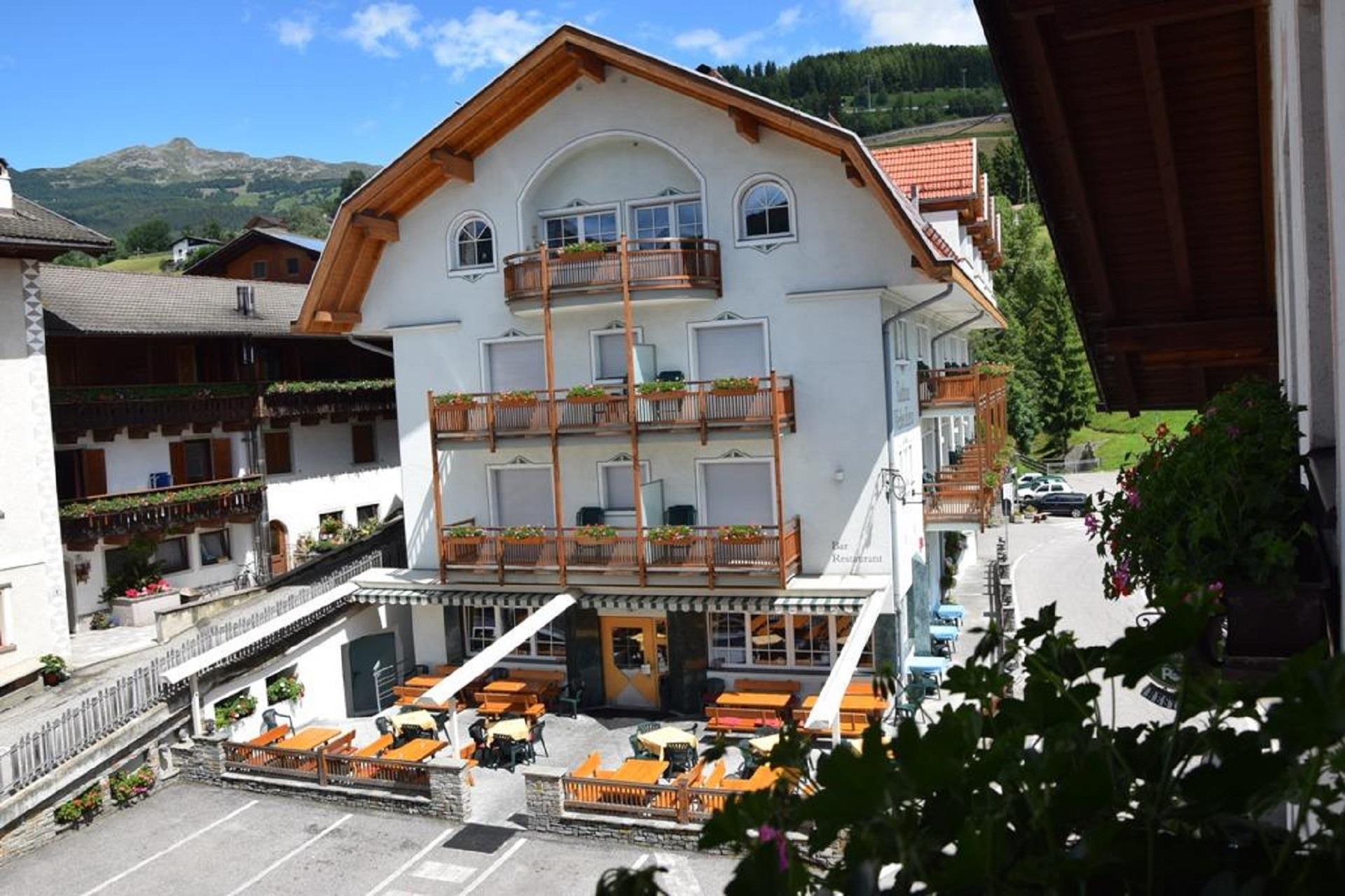 Gasthaus Weisses Kreuz- Hirschenwirt Klausen/Chiusa 3 suedtirol.info