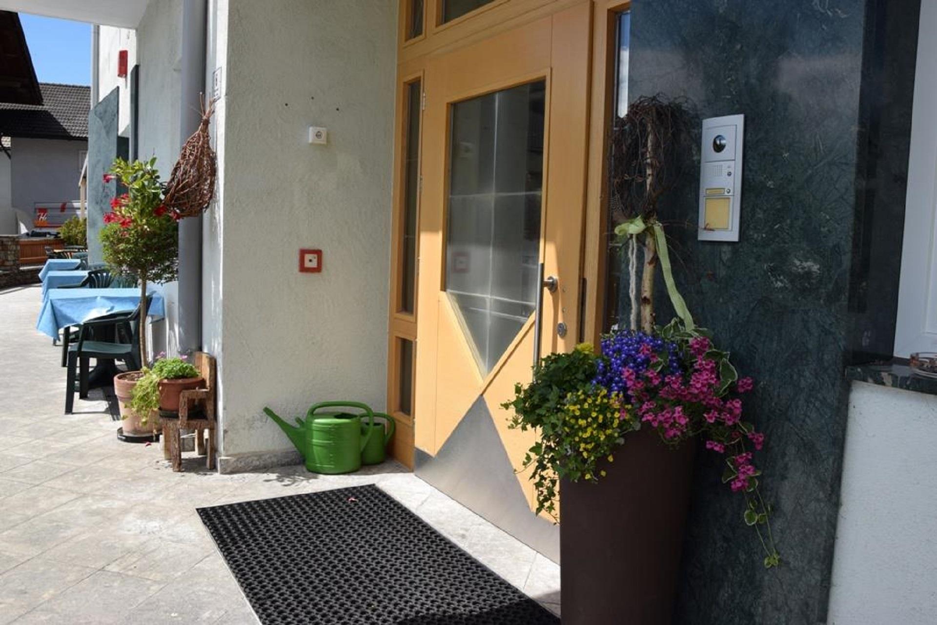 Gasthaus Weisses Kreuz- Hirschenwirt Klausen/Chiusa 4 suedtirol.info