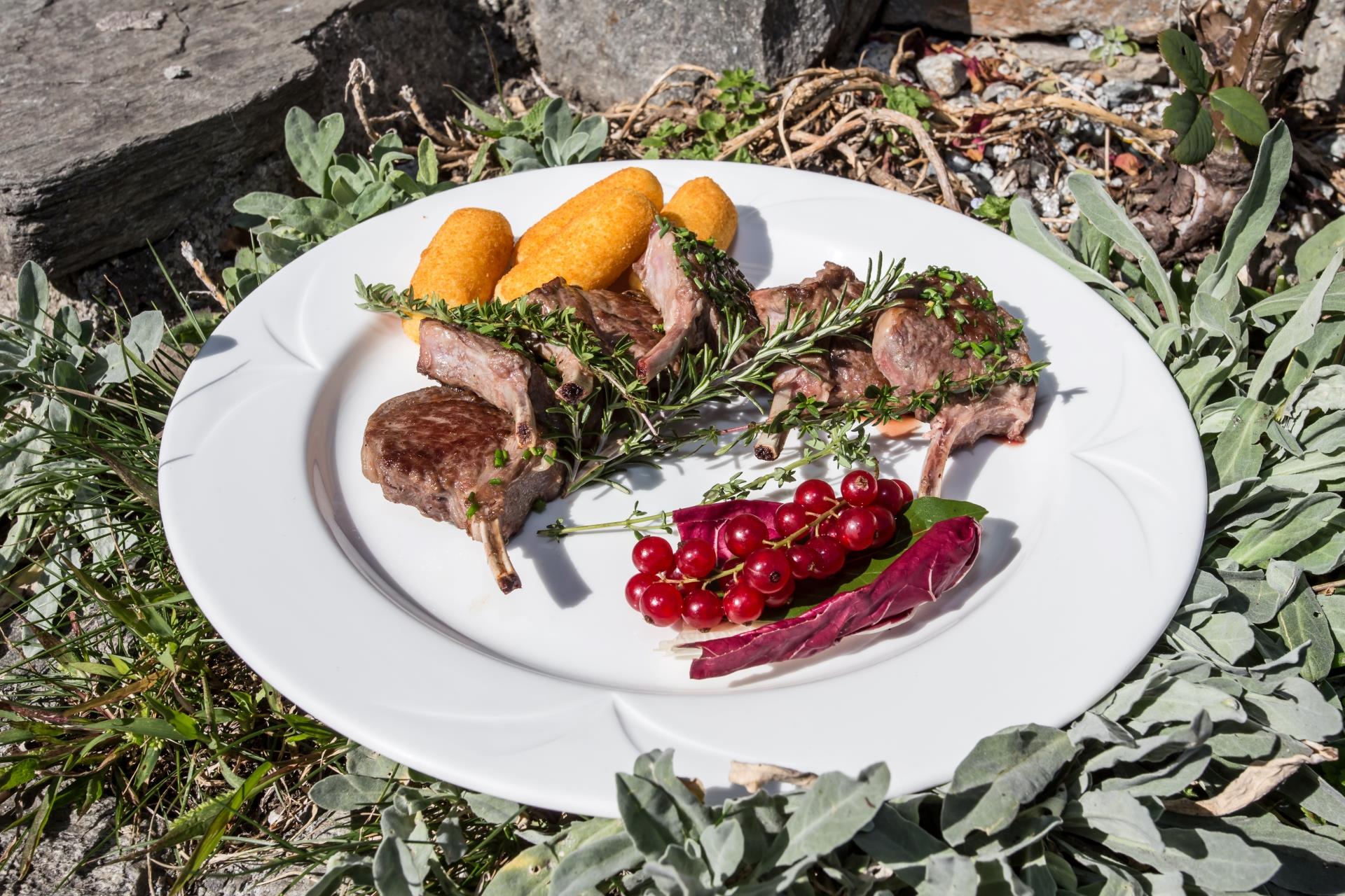 Gasthaus Weisses Kreuz- Hirschenwirt Klausen/Chiusa 23 suedtirol.info