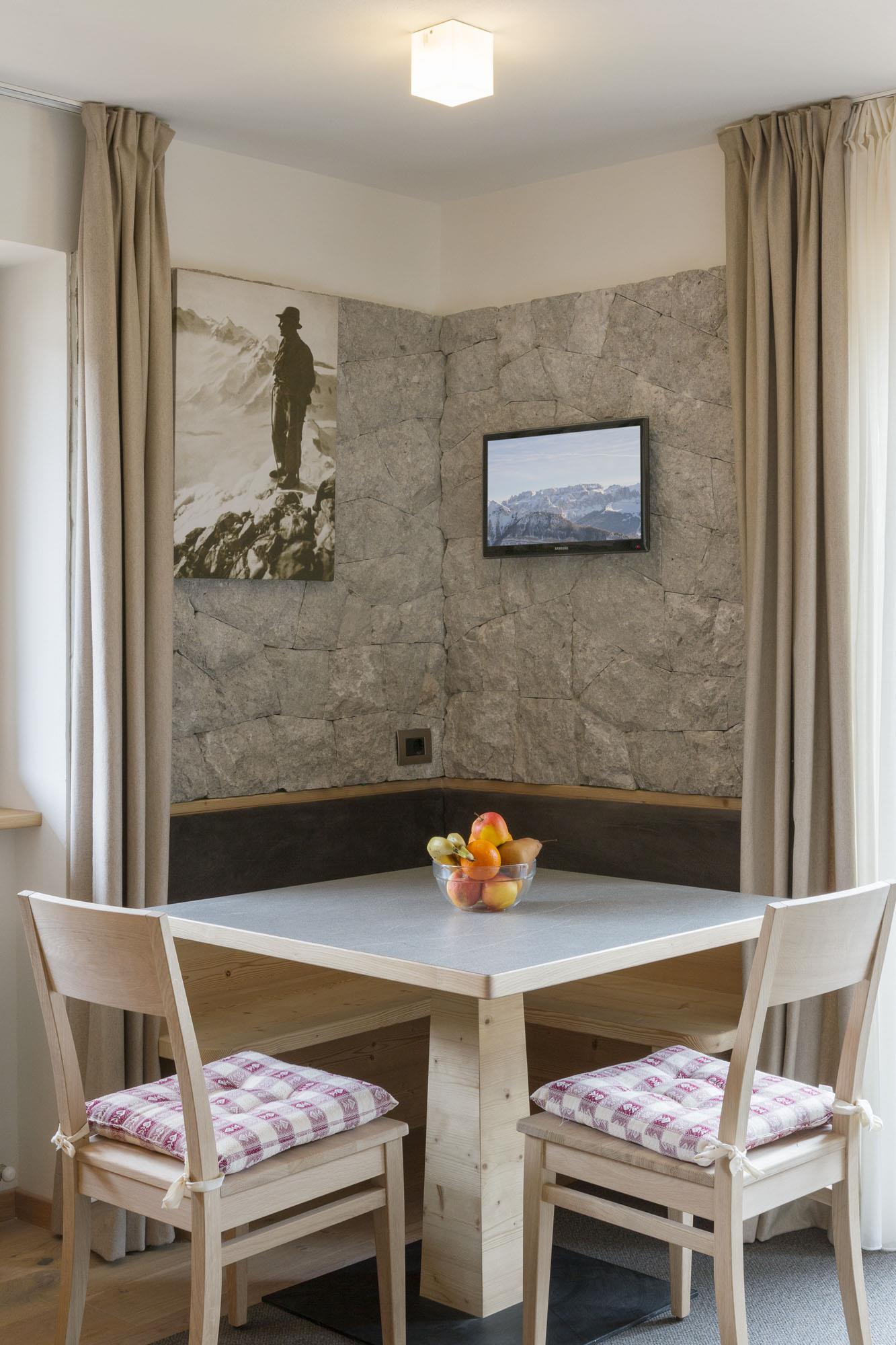 Garni - B&B Montblanc S.Crestina Gherdëina/Santa Cristina Val Gardana 9 suedtirol.info