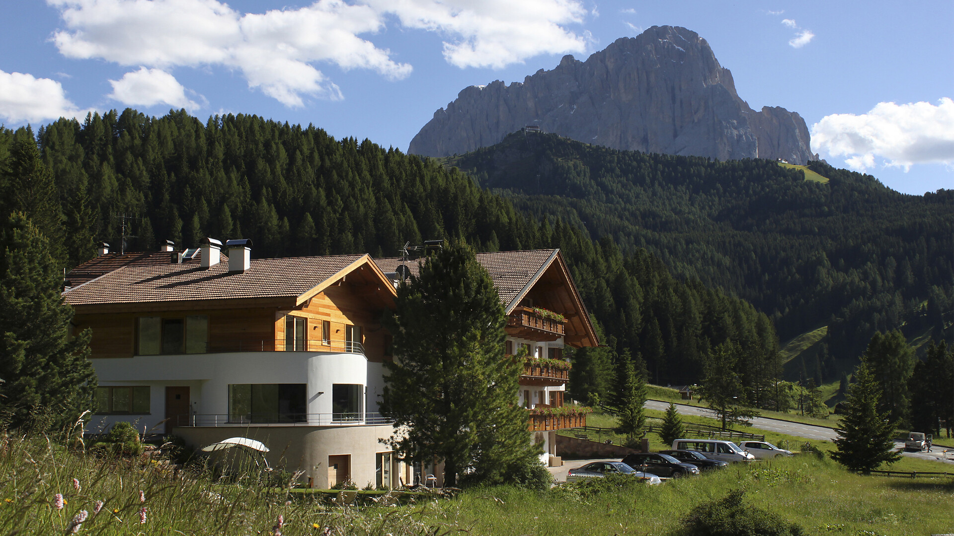 Garni Hotel Rosengarten summer.