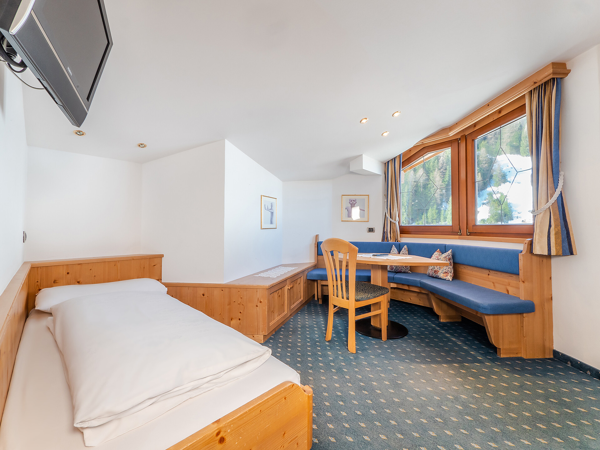 Bed room